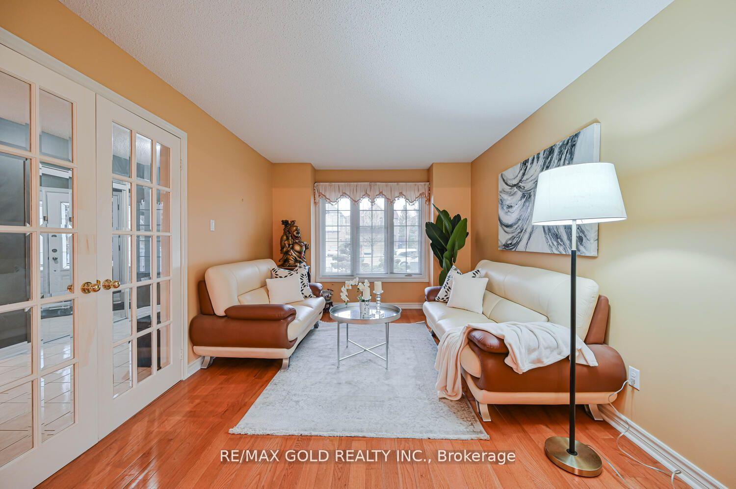 Photo 4 of 238 Fernforest Drive, Brampton, Sandringham-Wellington — HOMEH