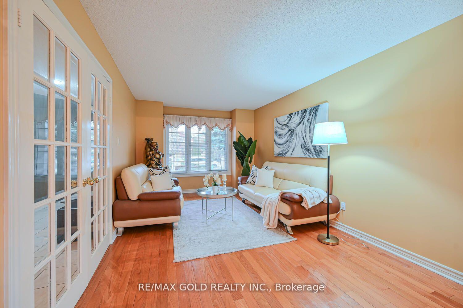 Photo 5 of 238 Fernforest Drive, Brampton, Sandringham-Wellington — HOMEH