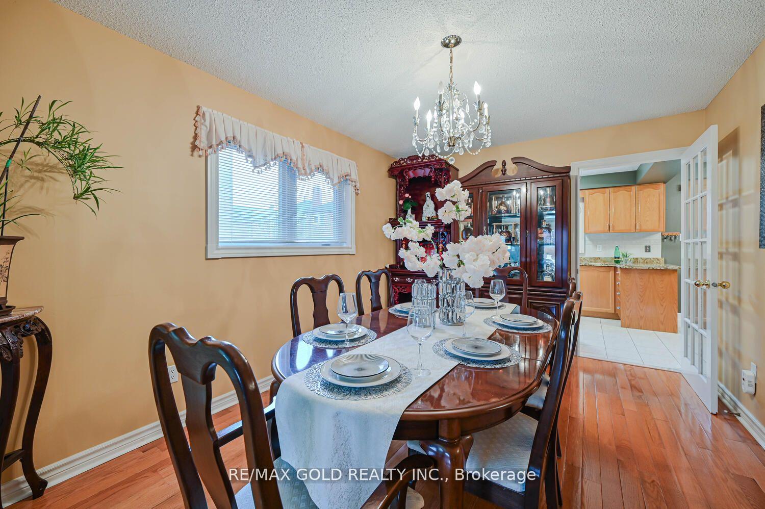 Photo 6 of 238 Fernforest Drive, Brampton, Sandringham-Wellington — HOMEH