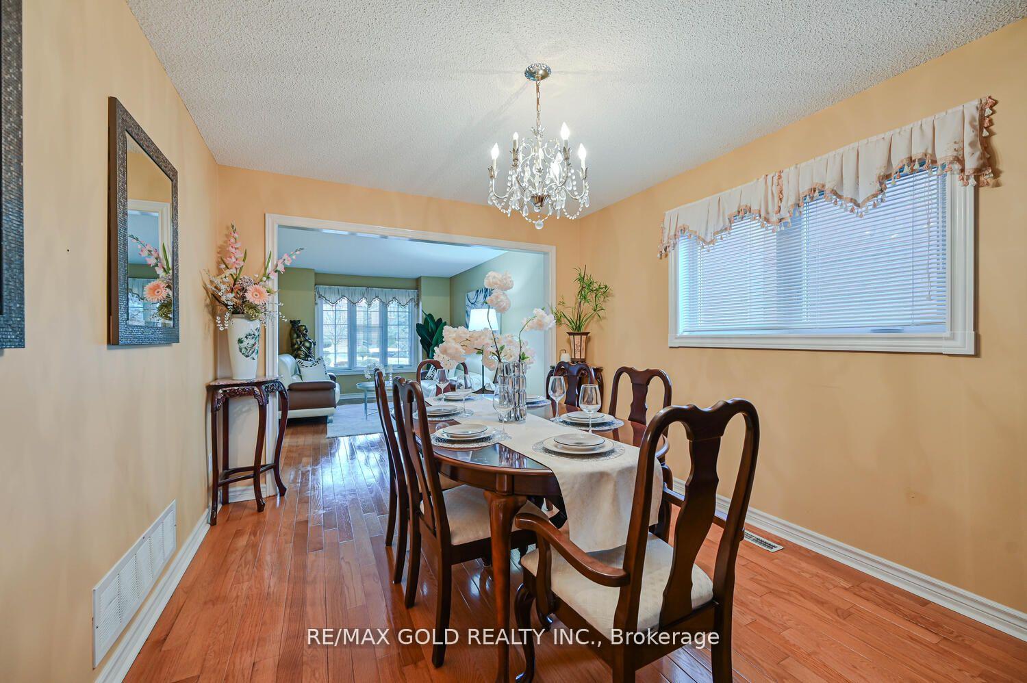 Photo 7 of 238 Fernforest Drive, Brampton, Sandringham-Wellington — HOMEH