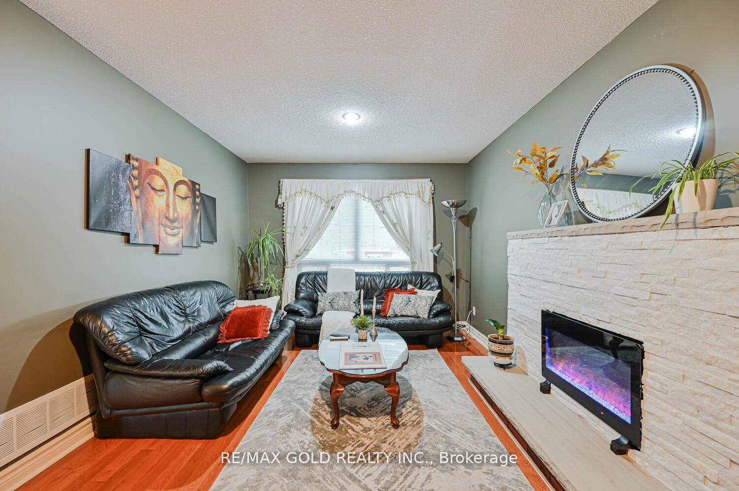 Photo 9 of 238 Fernforest Drive, Brampton, Sandringham-Wellington — HOMEH
