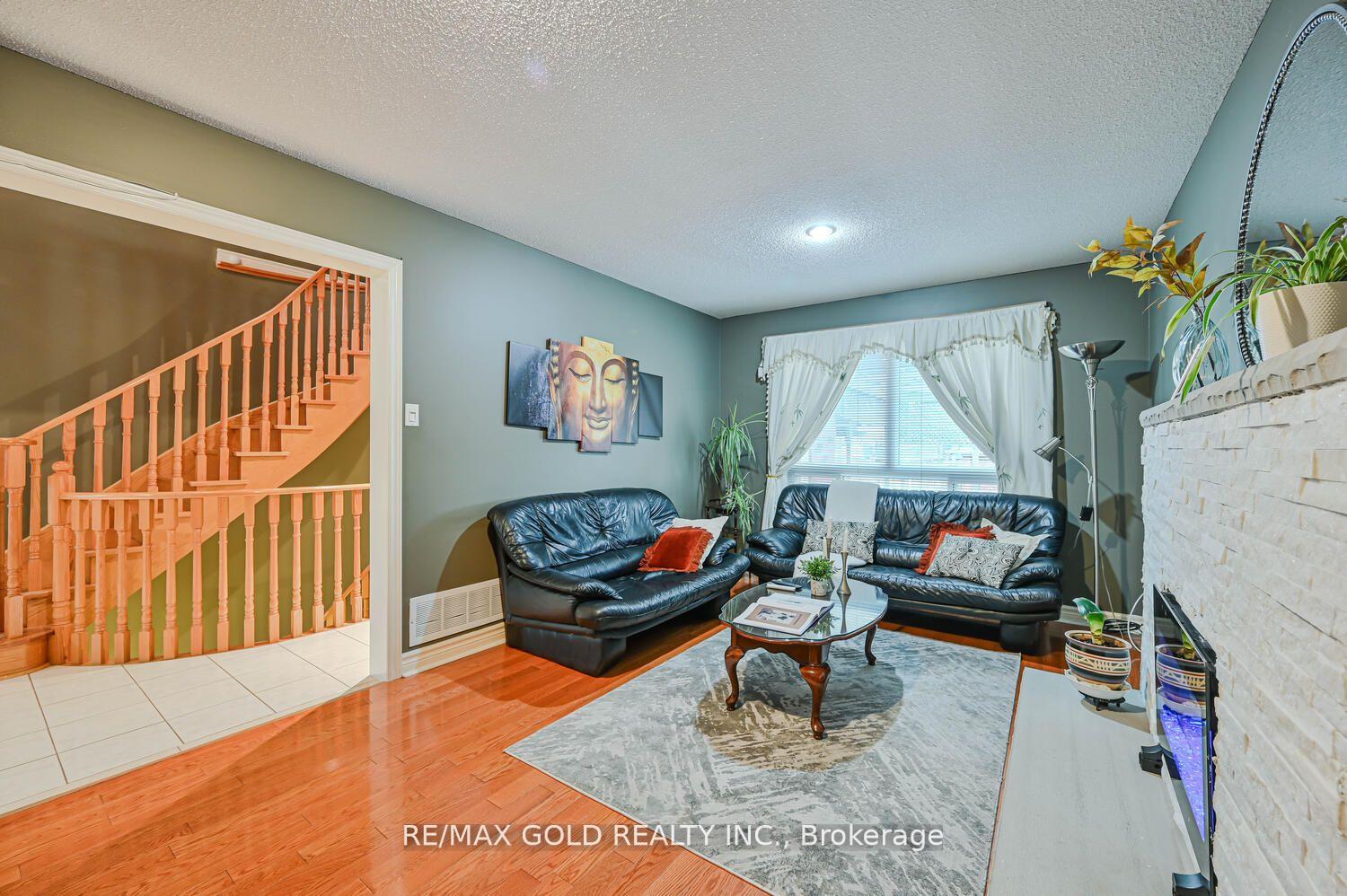 Photo 10 of 238 Fernforest Drive, Brampton, Sandringham-Wellington — HOMEH
