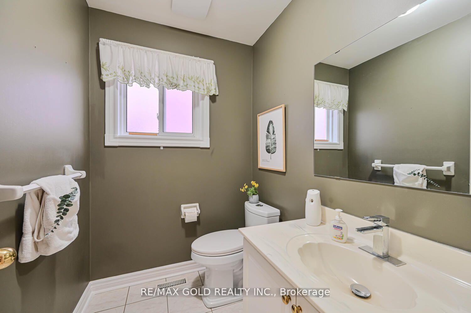 Photo 12 of 238 Fernforest Drive, Brampton, Sandringham-Wellington — HOMEH