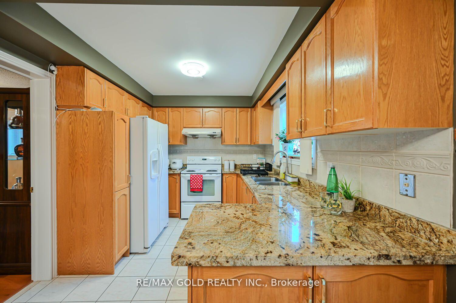 Photo 15 of 238 Fernforest Drive, Brampton, Sandringham-Wellington — HOMEH