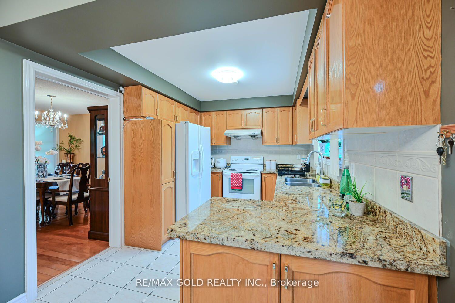 Photo 16 of 238 Fernforest Drive, Brampton, Sandringham-Wellington — HOMEH