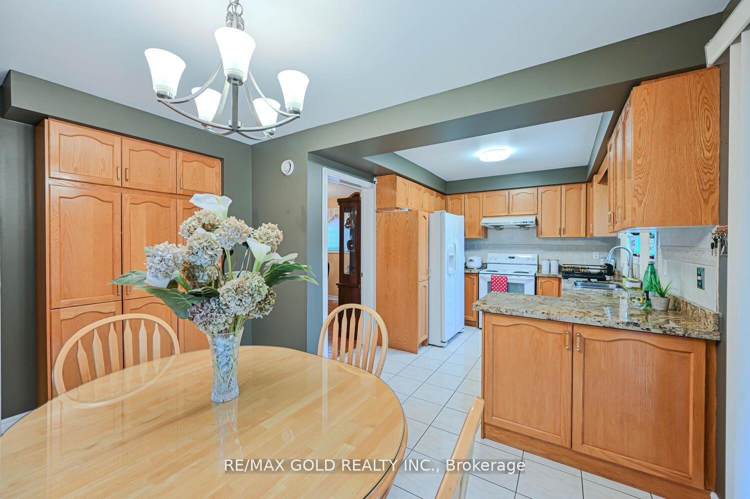 Photo 17 of 238 Fernforest Drive, Brampton, Sandringham-Wellington — HOMEH