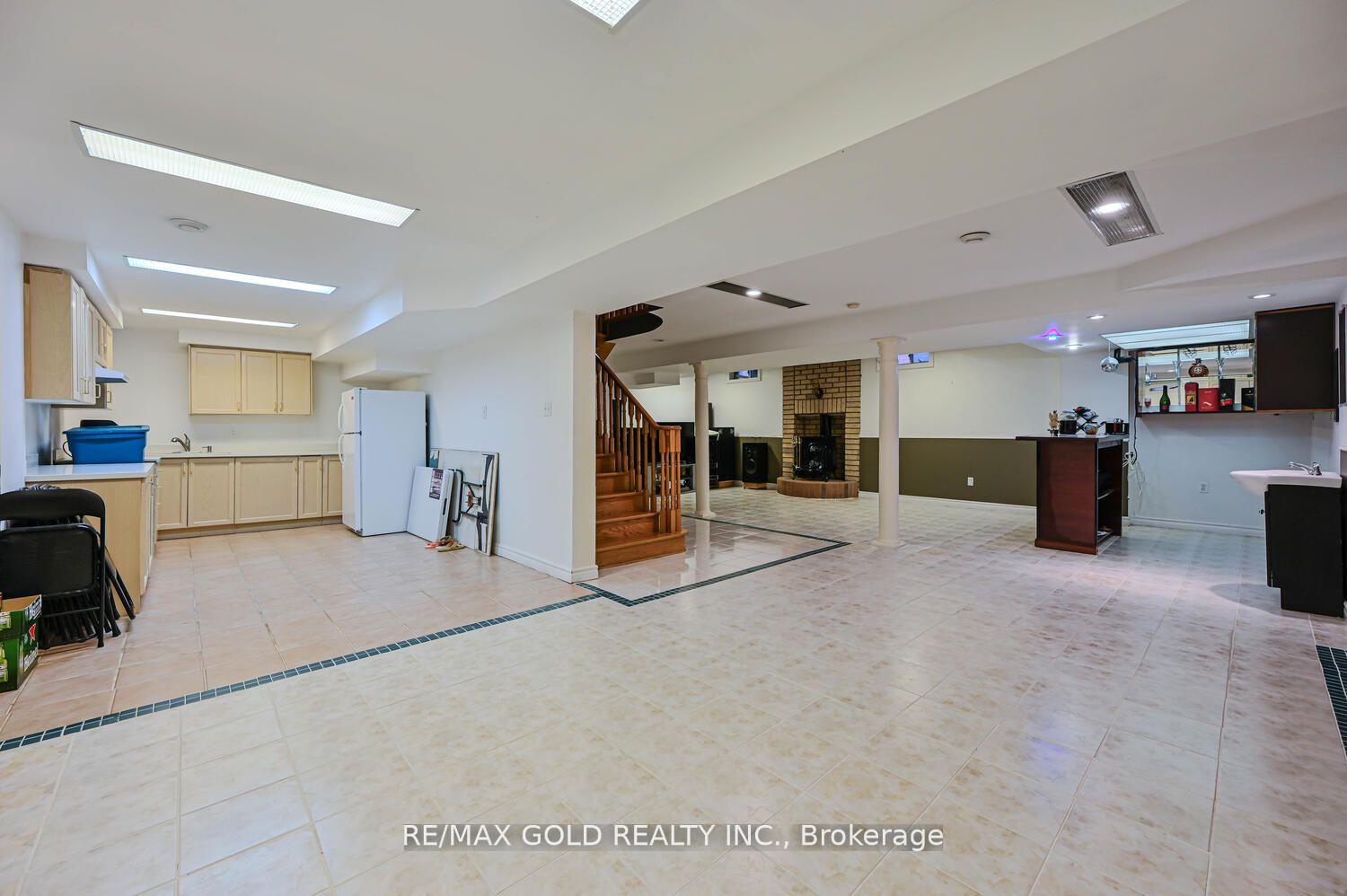 Photo 20 of 238 Fernforest Drive, Brampton, Sandringham-Wellington — HOMEH