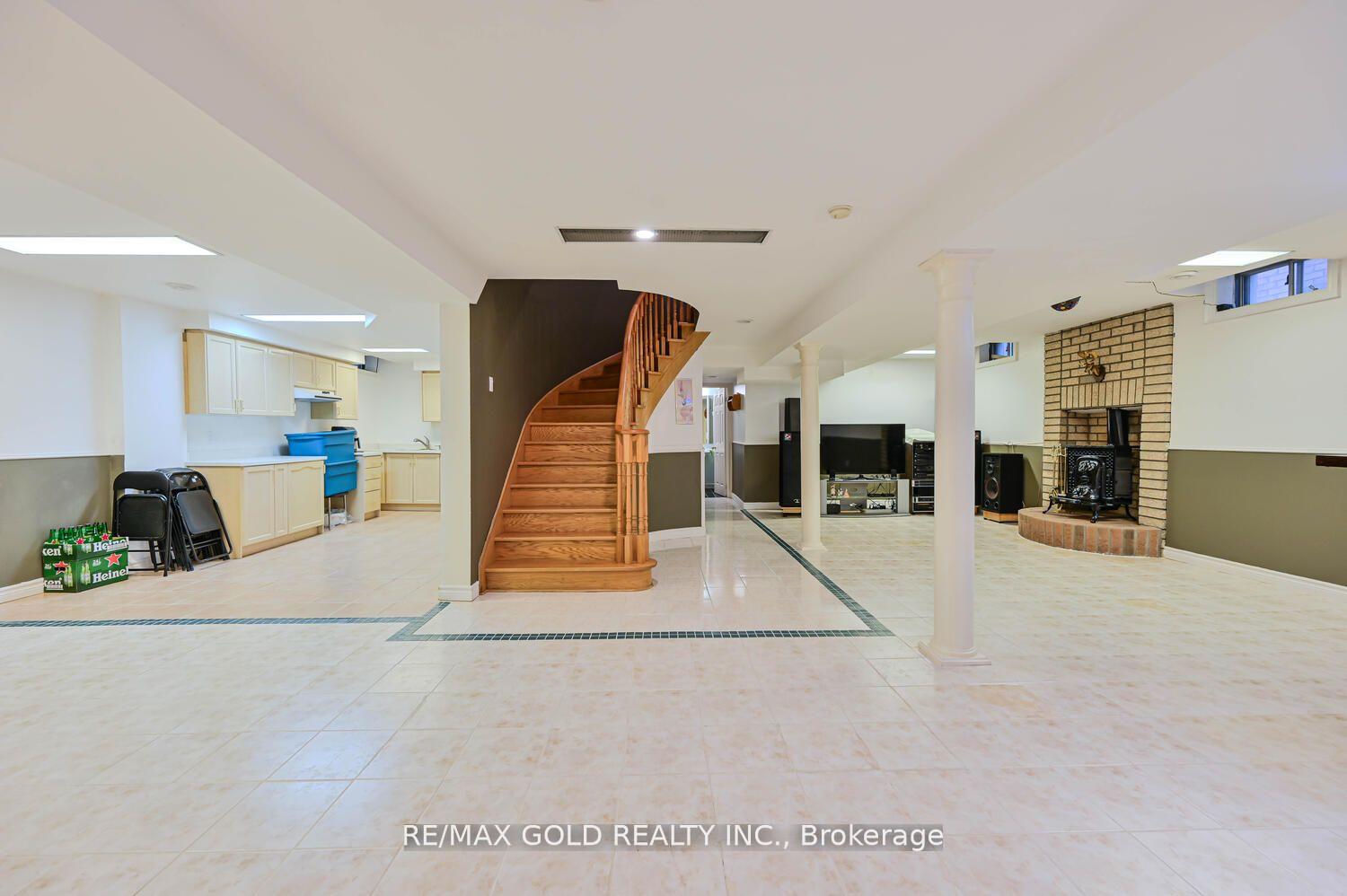Photo 21 of 238 Fernforest Drive, Brampton, Sandringham-Wellington — HOMEH