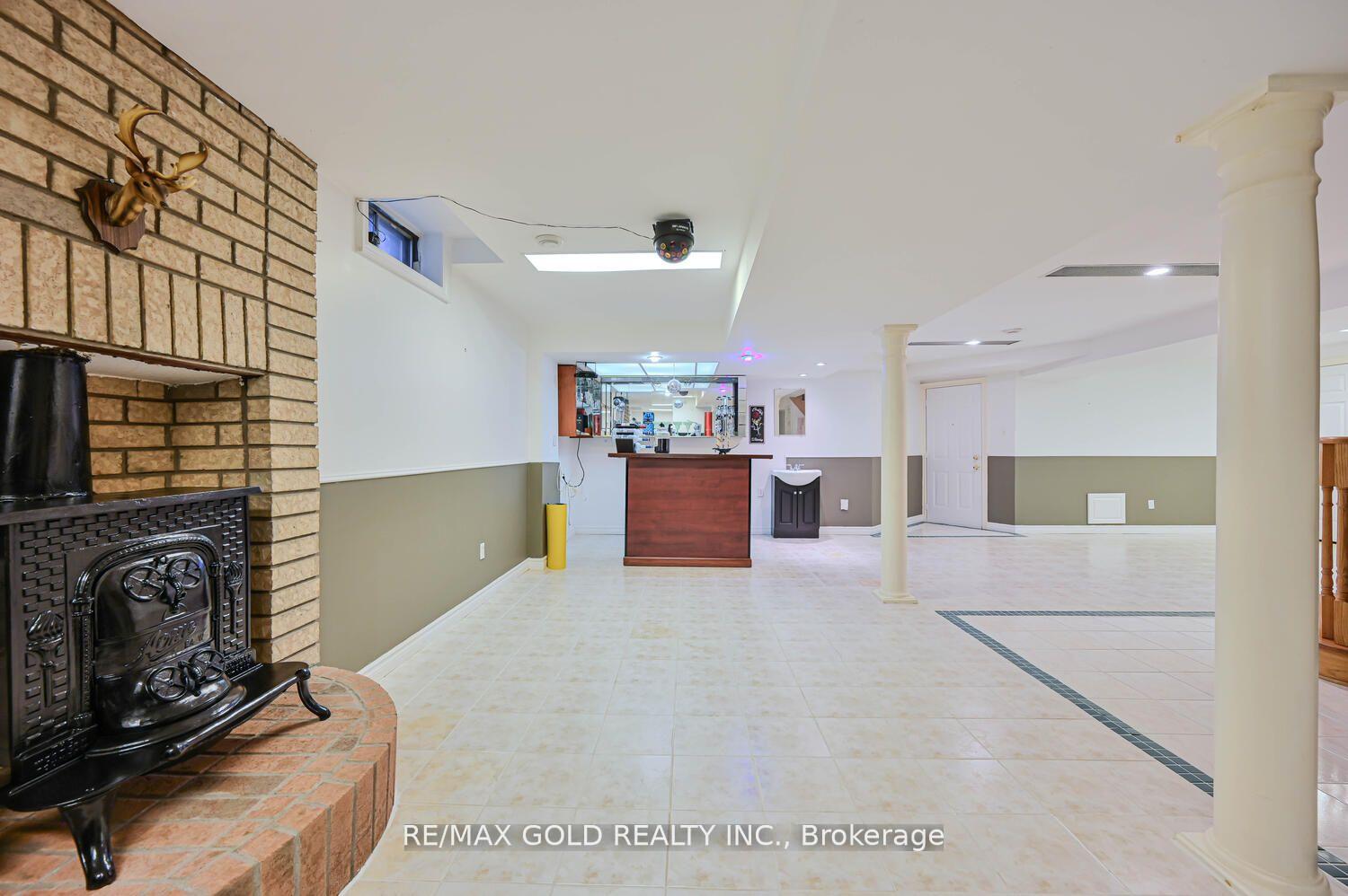 Photo 22 of 238 Fernforest Drive, Brampton, Sandringham-Wellington — HOMEH