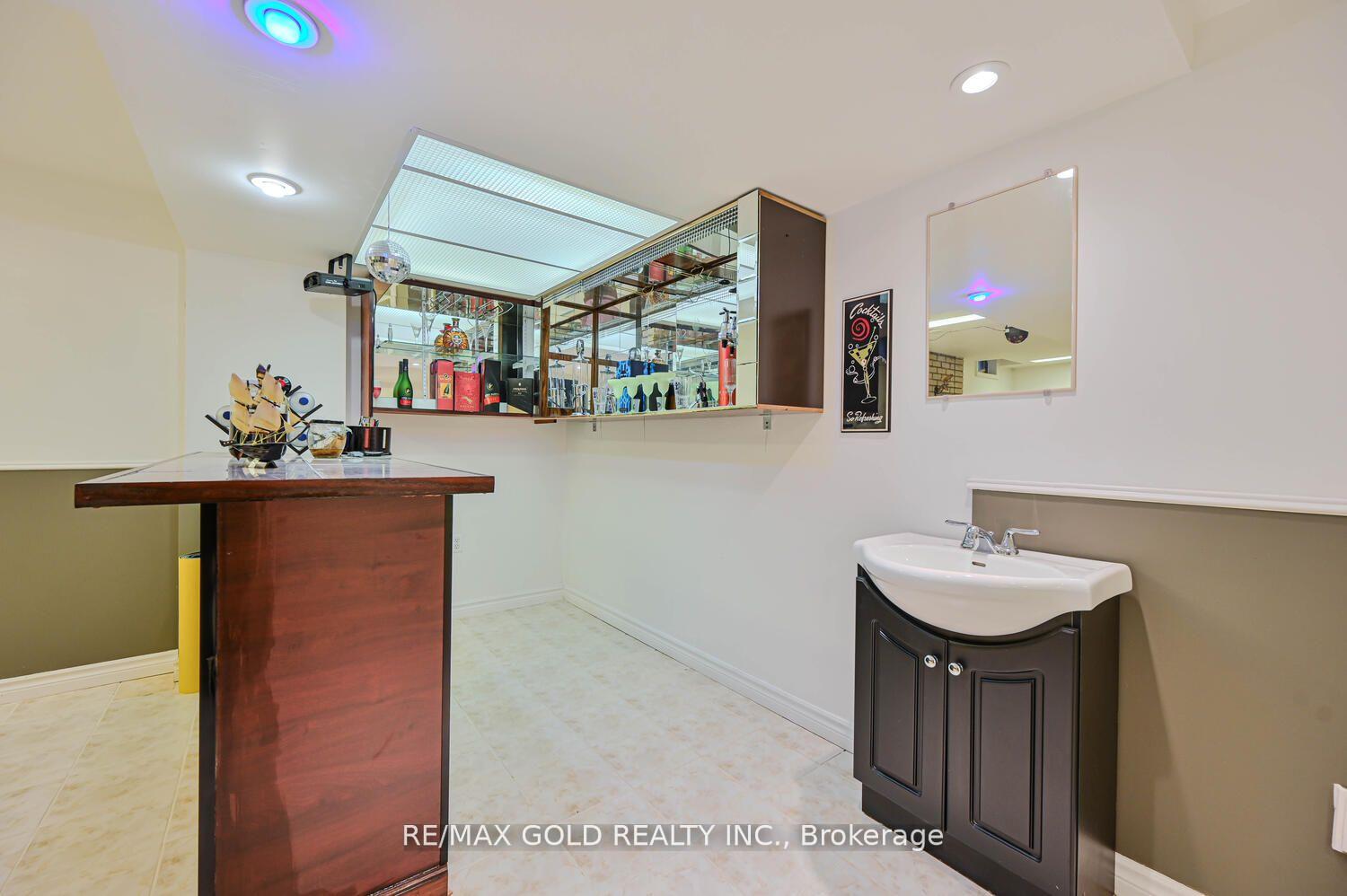 Photo 24 of 238 Fernforest Drive, Brampton, Sandringham-Wellington — HOMEH