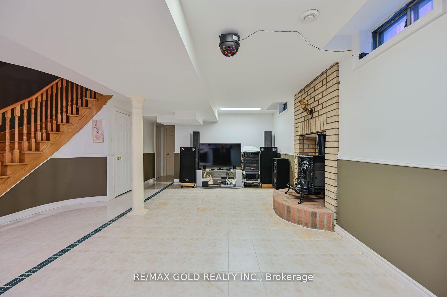 Photo 25 of 238 Fernforest Drive, Brampton, Sandringham-Wellington — HOMEH