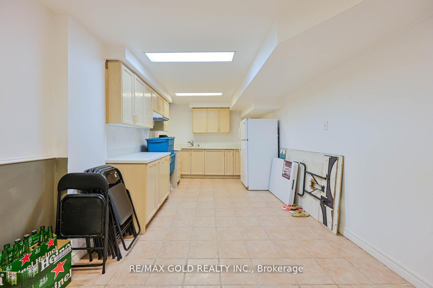 Photo 26 of 238 Fernforest Drive, Brampton, Sandringham-Wellington — HOMEH