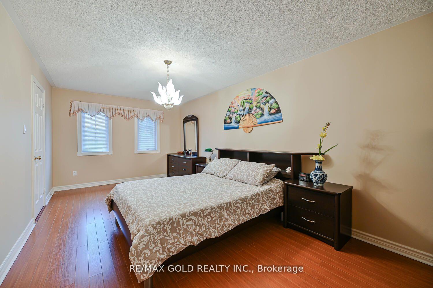 Photo 29 of 238 Fernforest Drive, Brampton, Sandringham-Wellington — HOMEH