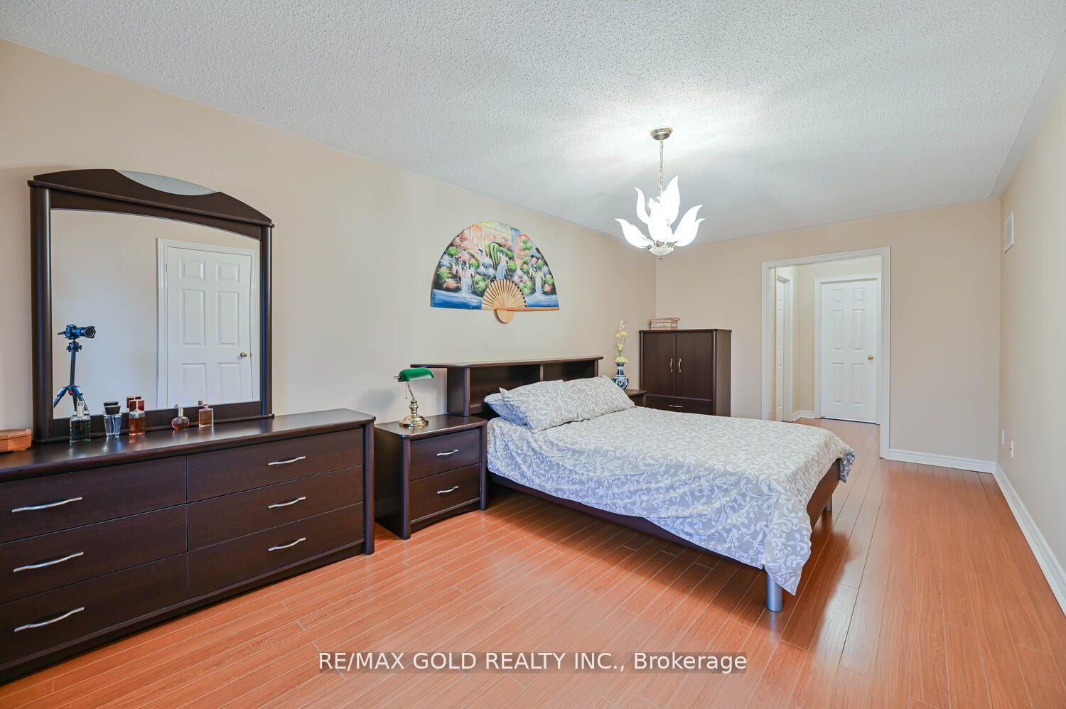 Photo 30 of 238 Fernforest Drive, Brampton, Sandringham-Wellington — HOMEH