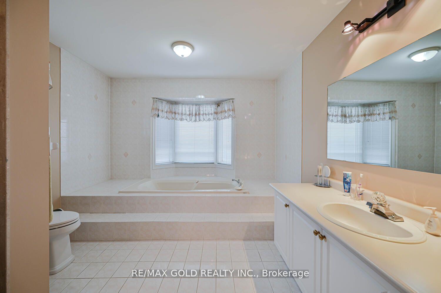Photo 32 of 238 Fernforest Drive, Brampton, Sandringham-Wellington — HOMEH
