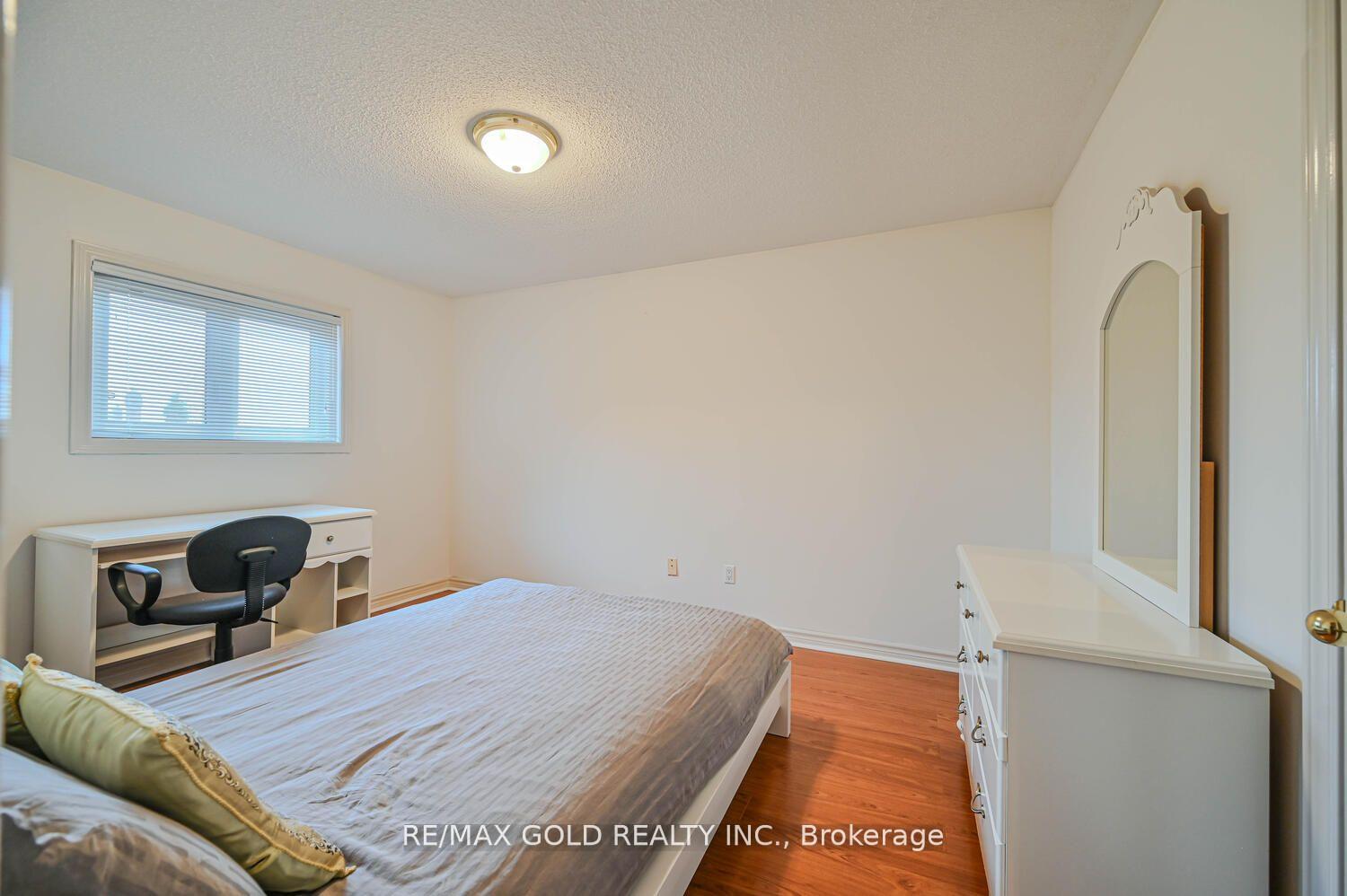 Photo 36 of 238 Fernforest Drive, Brampton, Sandringham-Wellington — HOMEH