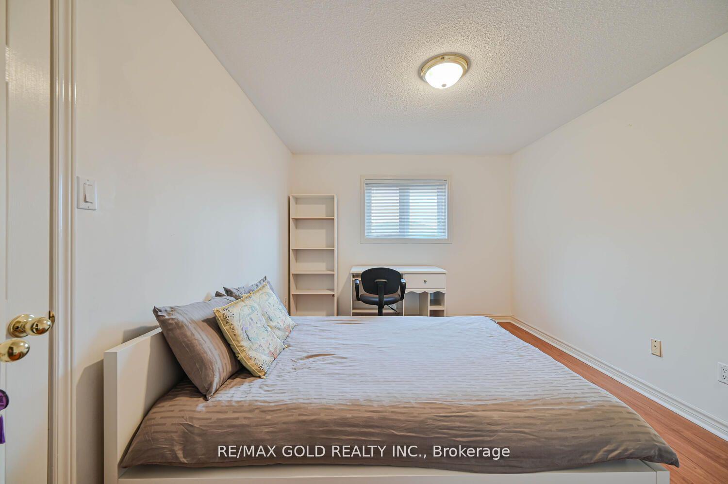 Photo 37 of 238 Fernforest Drive, Brampton, Sandringham-Wellington — HOMEH