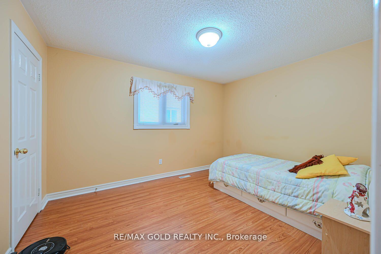 Photo 39 of 238 Fernforest Drive, Brampton, Sandringham-Wellington — HOMEH