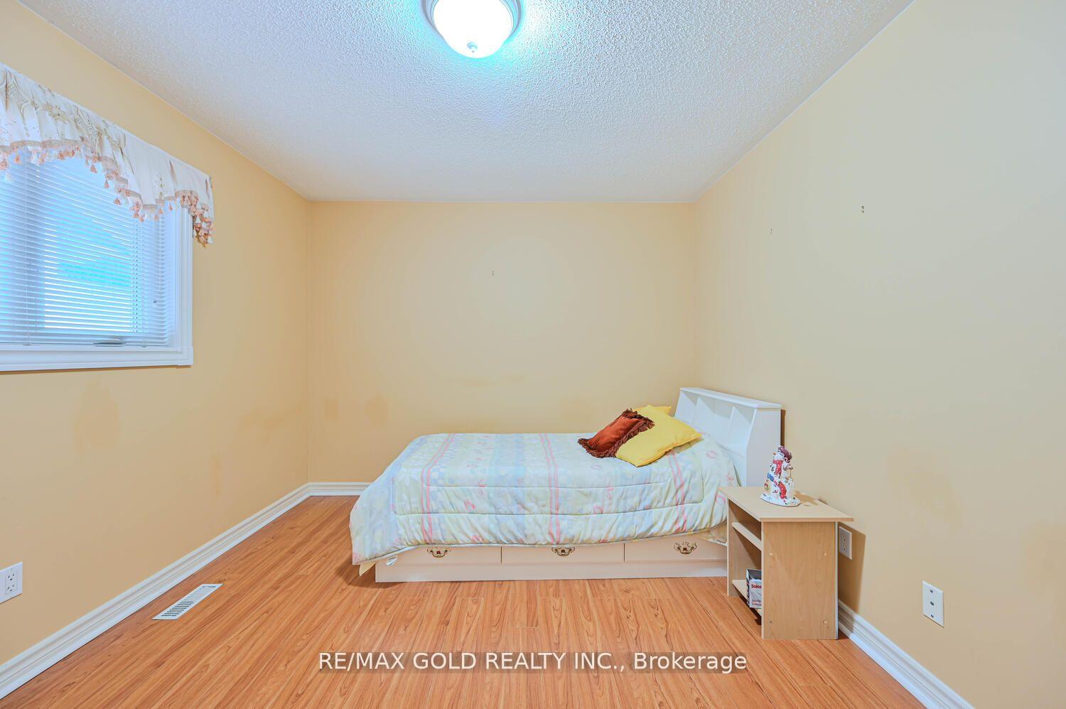 Photo 40 of 238 Fernforest Drive, Brampton, Sandringham-Wellington — HOMEH
