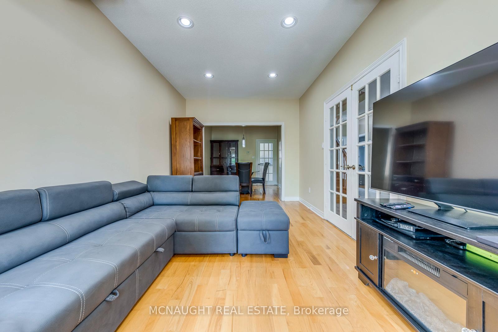 Photo 8 of 101 Letty Avenue, Brampton, Fletcher's West — HOMEH