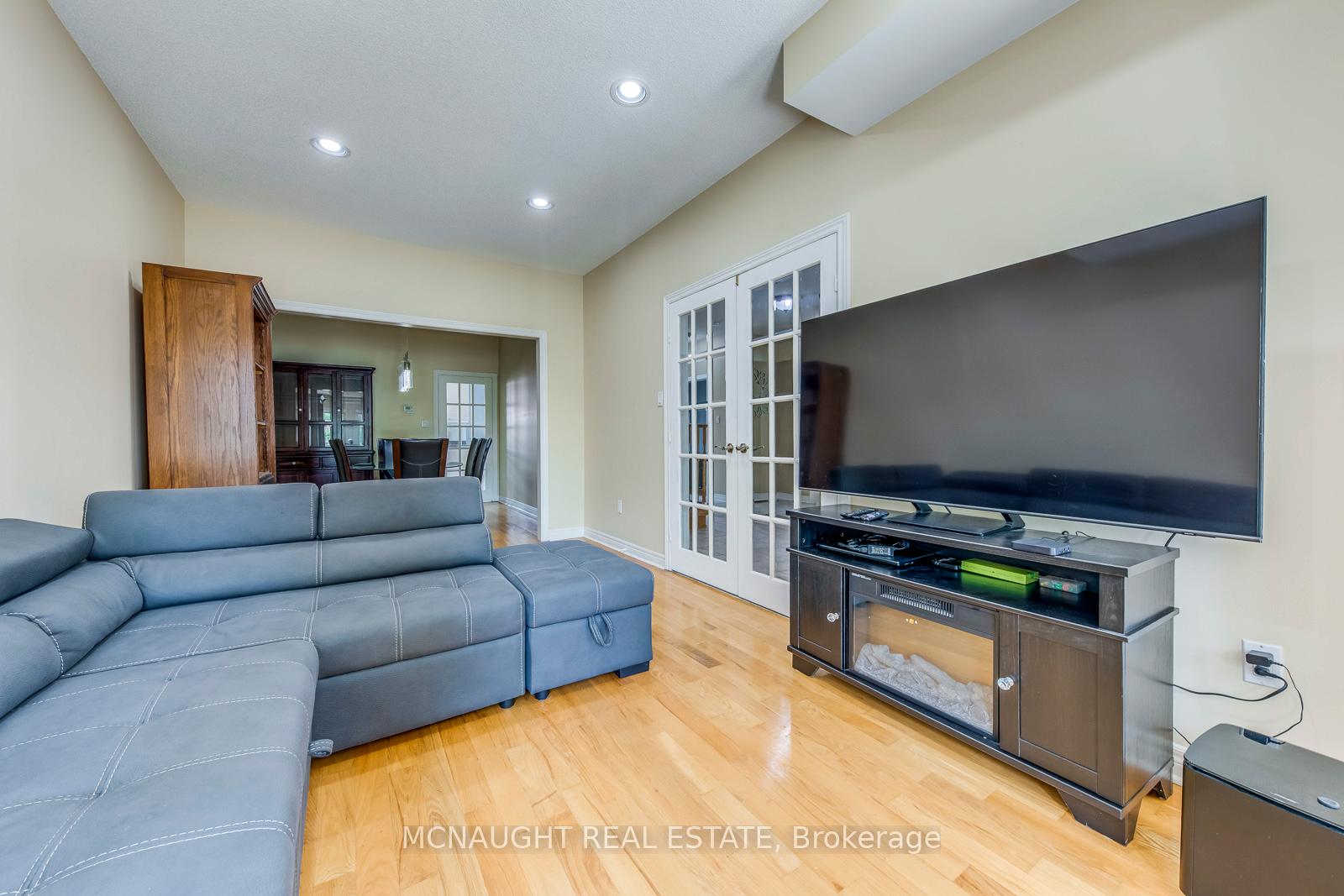 Photo 9 of 101 Letty Avenue, Brampton, Fletcher's West — HOMEH