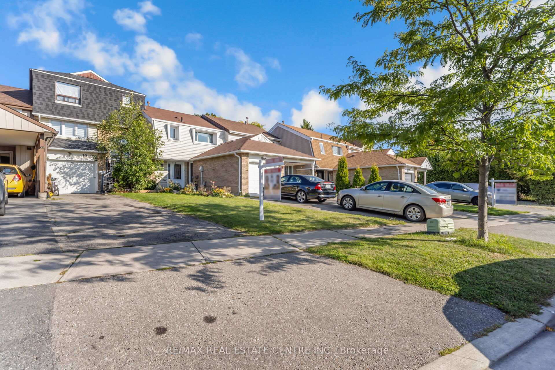 Photo 2 of 10 Fanshawe Drive, Brampton, Heart Lake West — HOMEH