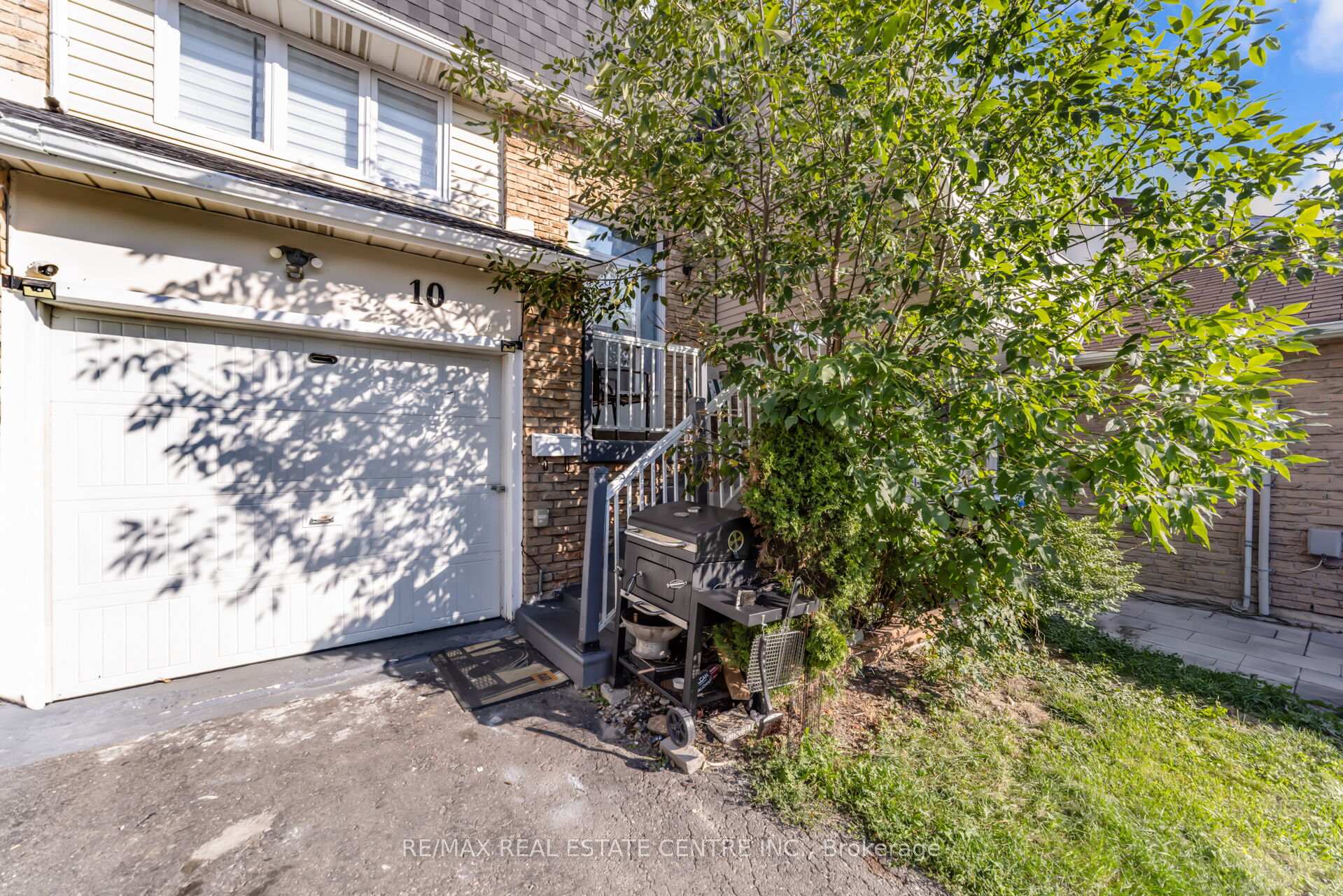 Photo 4 of 10 Fanshawe Drive, Brampton, Heart Lake West — HOMEH