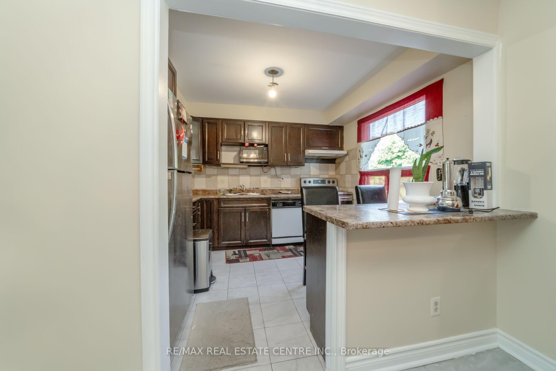 Photo 12 of 10 Fanshawe Drive, Brampton, Heart Lake West — HOMEH