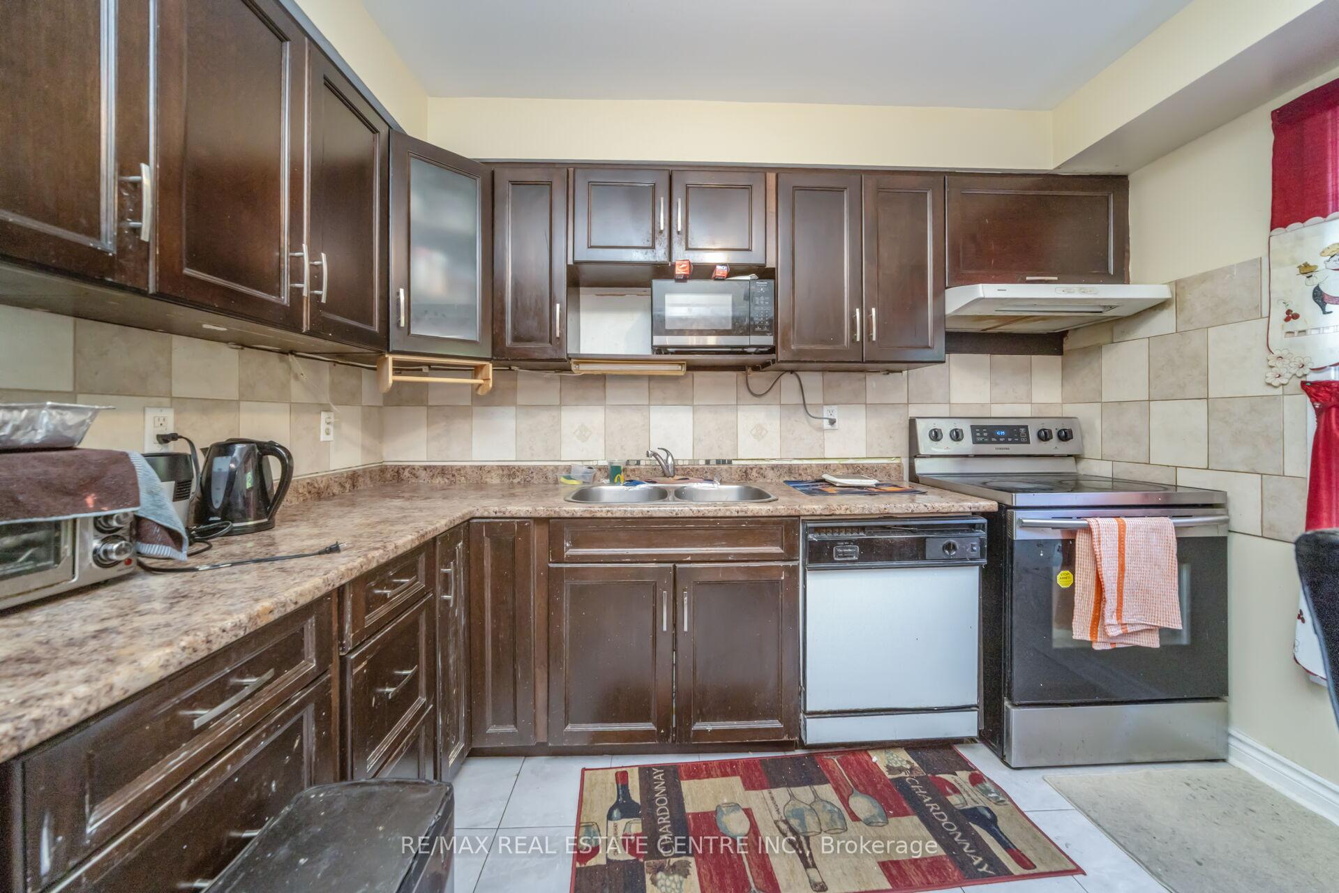 Photo 13 of 10 Fanshawe Drive, Brampton, Heart Lake West — HOMEH