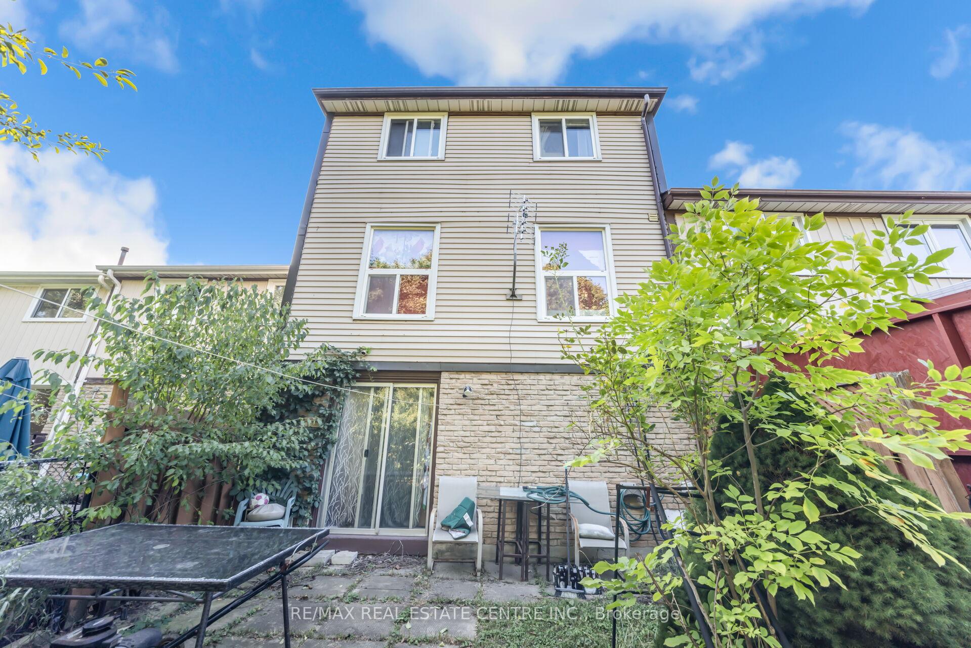 Photo 37 of 10 Fanshawe Drive, Brampton, Heart Lake West — HOMEH