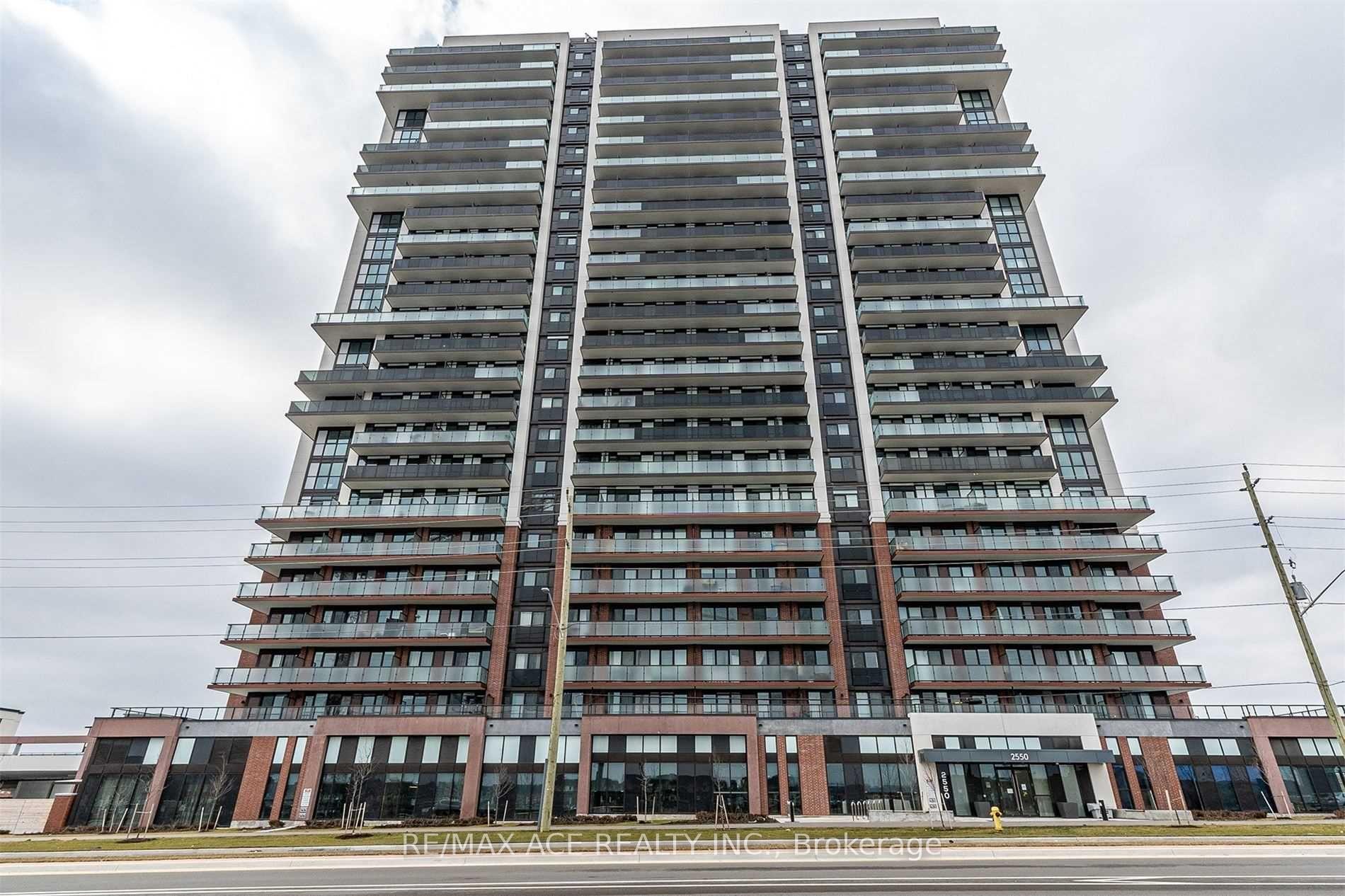 Front of Unit 1402, 2550 Simcoe Street N