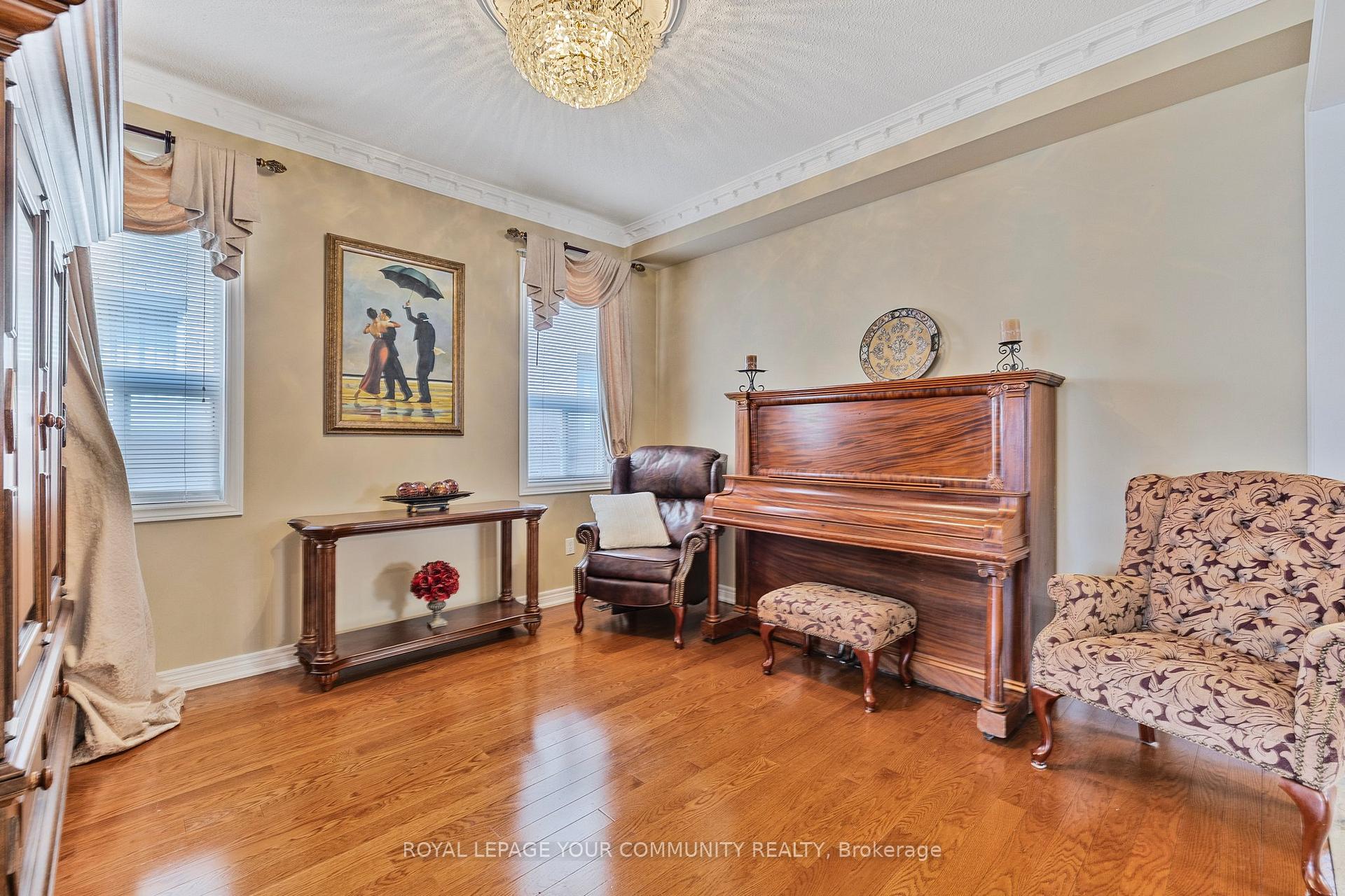 Photo 5 of 39 Abbott Avenue, Aurora, Bayview Northeast — HOMEH