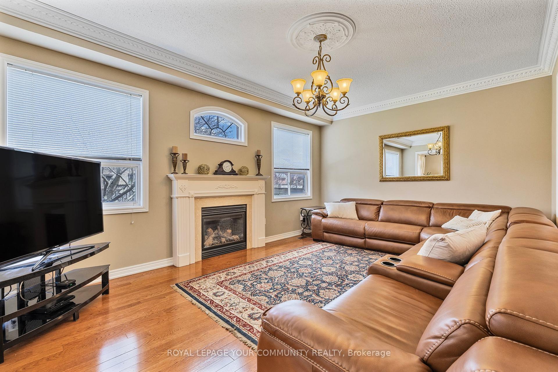 Photo 9 of 39 Abbott Avenue, Aurora, Bayview Northeast — HOMEH