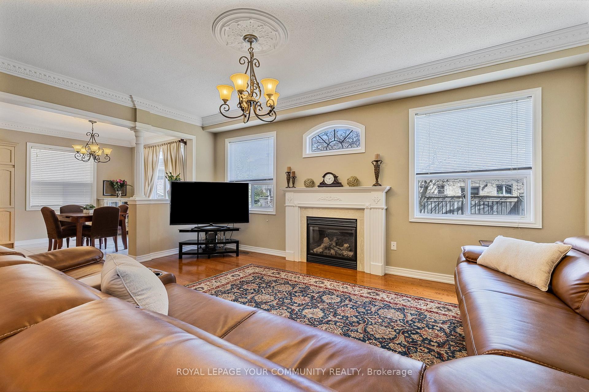 Photo 11 of 39 Abbott Avenue, Aurora, Bayview Northeast — HOMEH