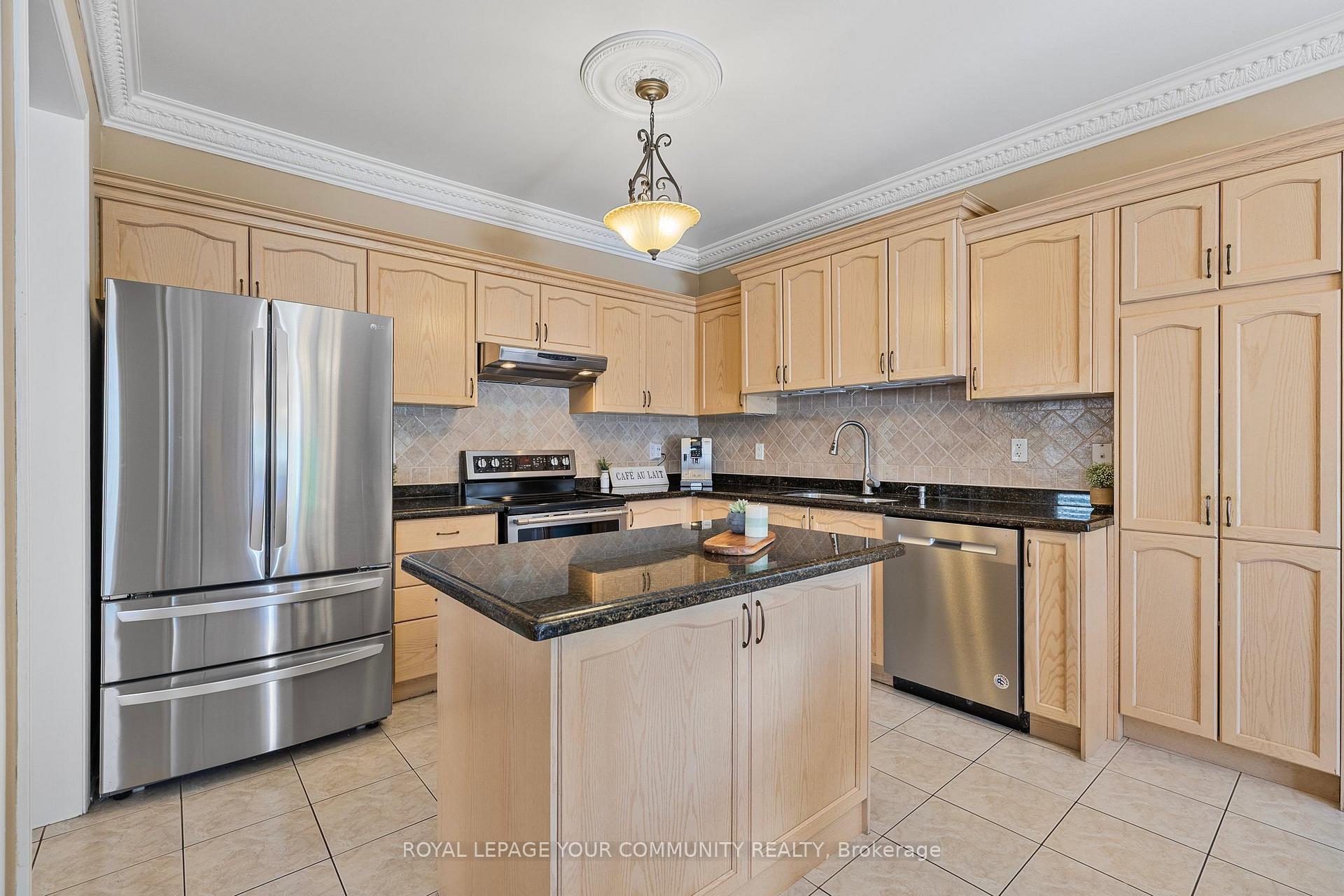 Photo 12 of 39 Abbott Avenue, Aurora, Bayview Northeast — HOMEH