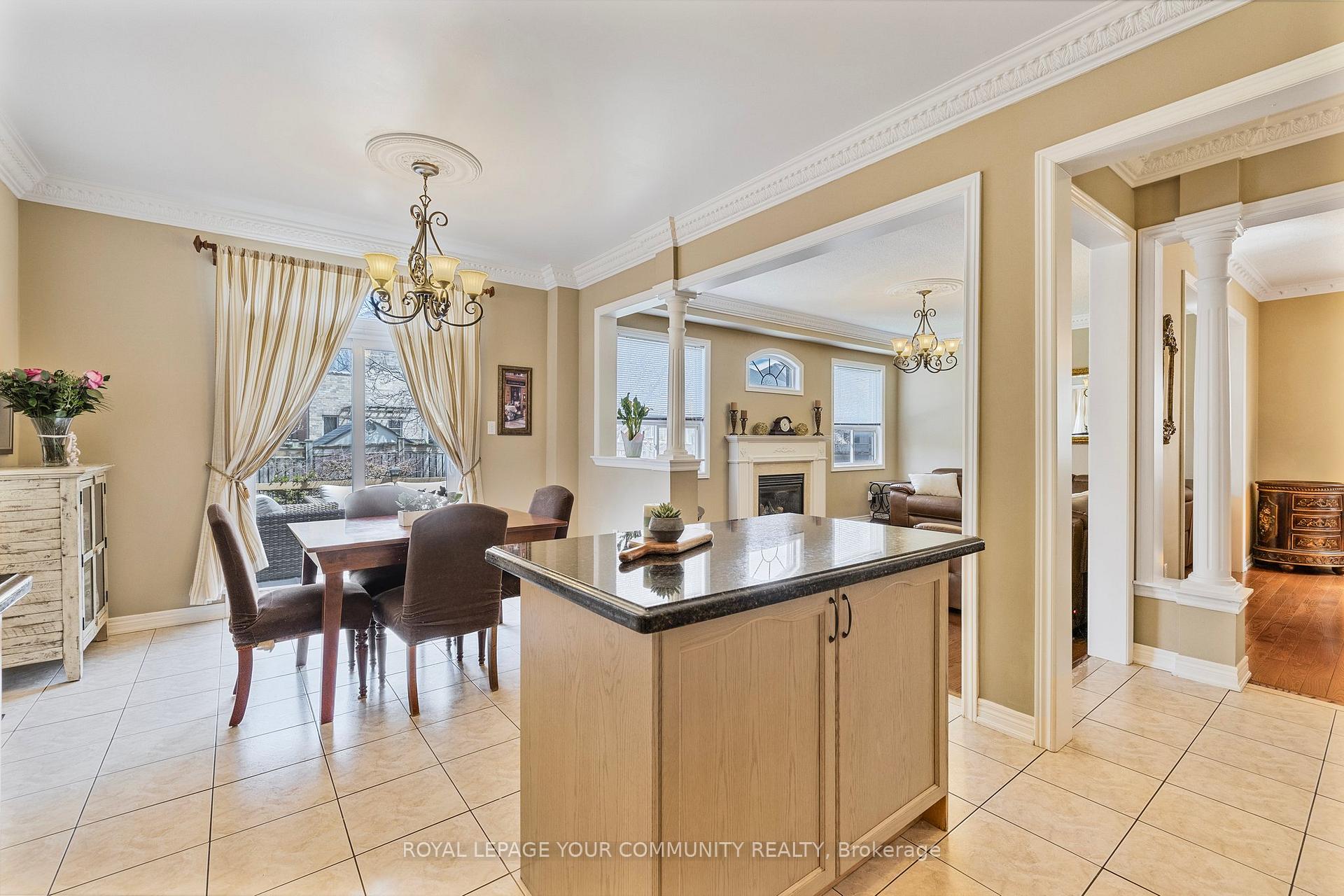 Photo 13 of 39 Abbott Avenue, Aurora, Bayview Northeast — HOMEH