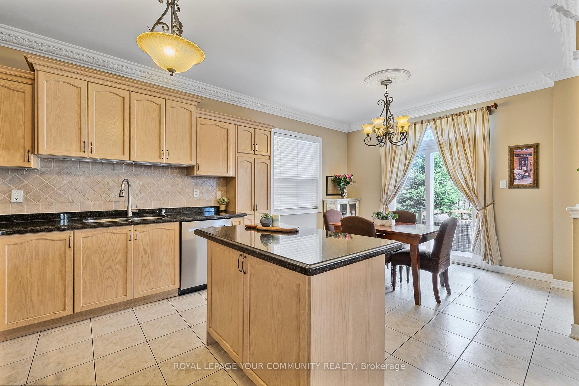 Photo 14 of 39 Abbott Avenue, Aurora, Bayview Northeast — HOMEH