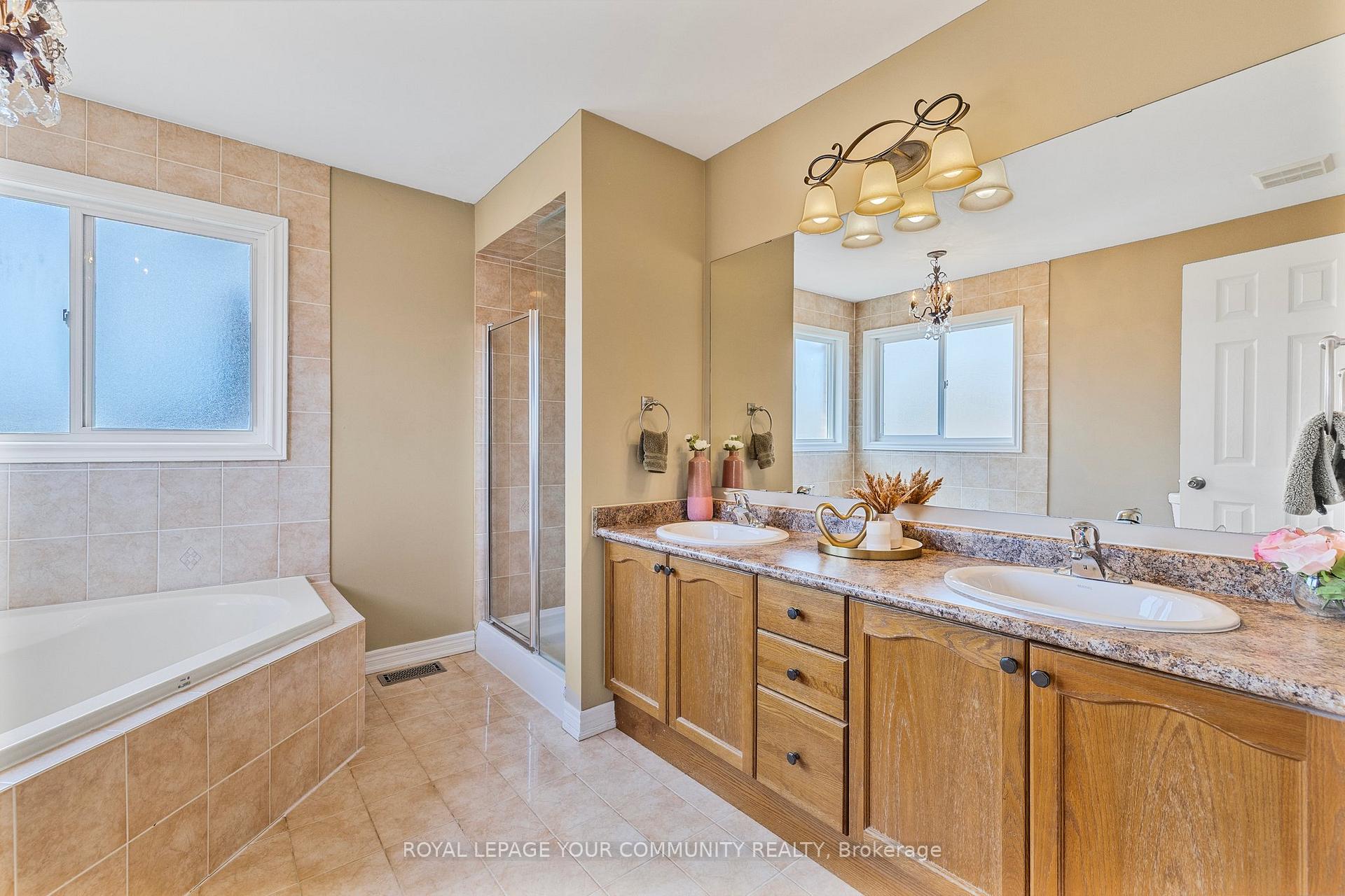 Photo 24 of 39 Abbott Avenue, Aurora, Bayview Northeast — HOMEH