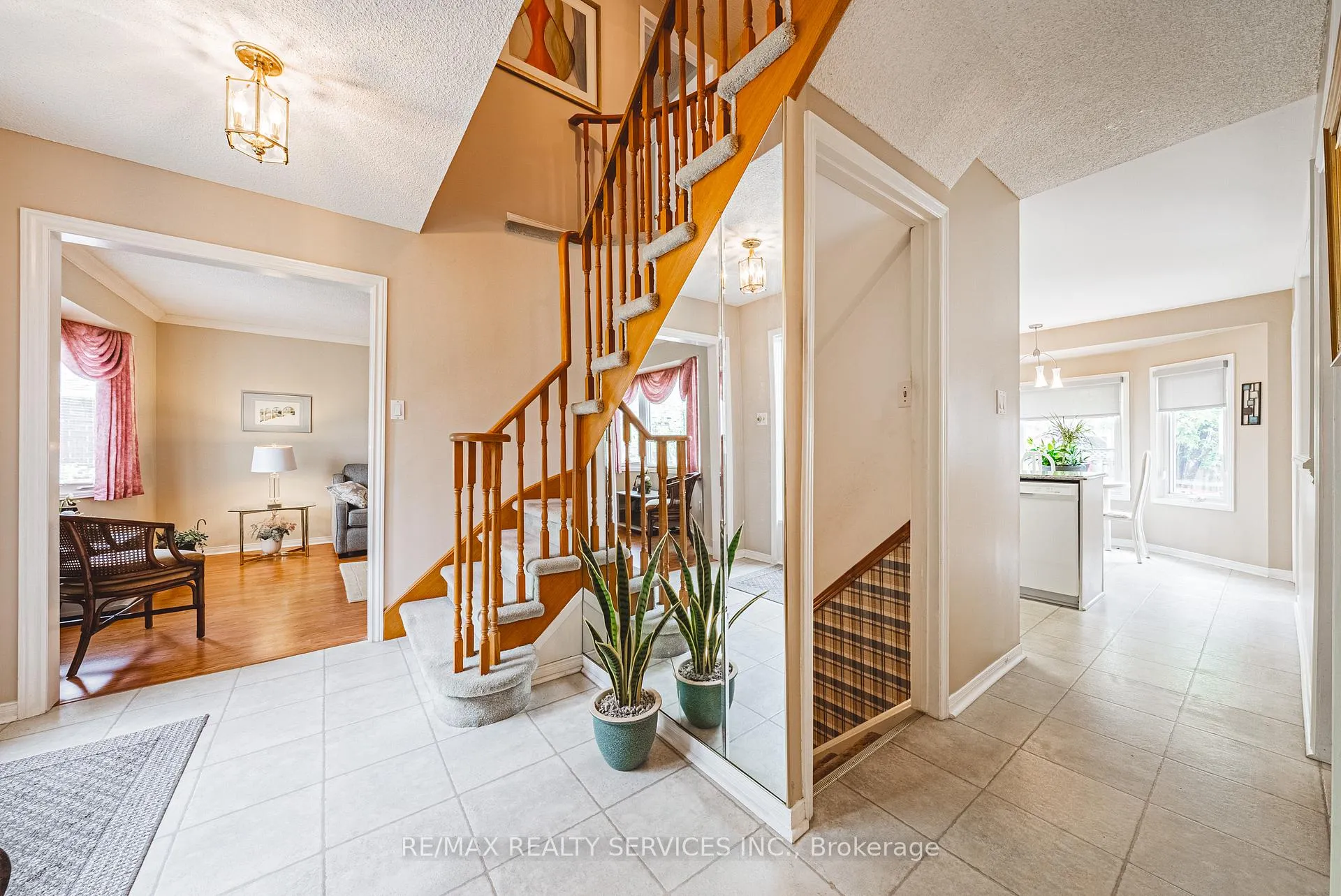 Photo 10 of 17 Cox Crescent, Brampton, Northwood Park — HOMEH