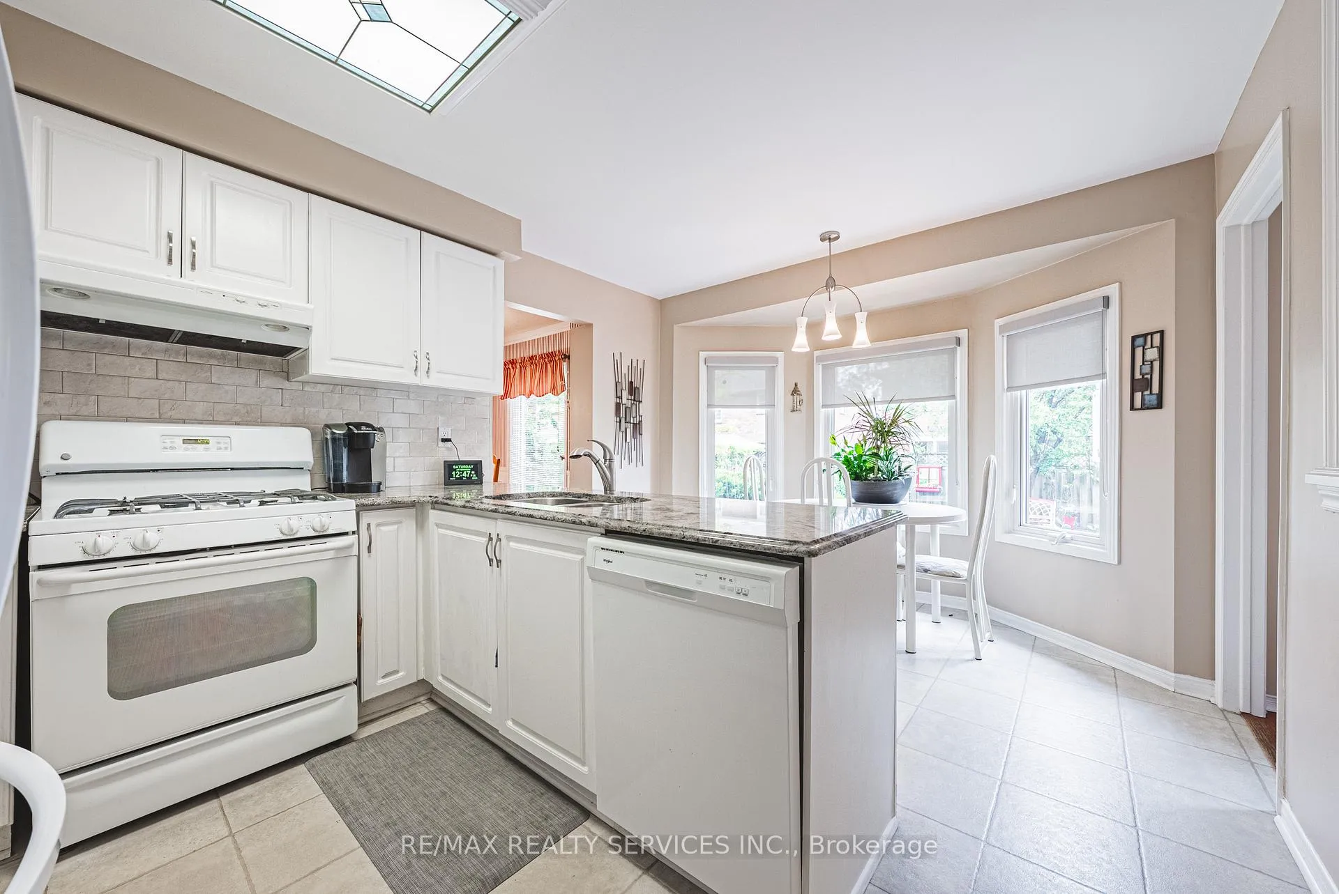 Photo 12 of 17 Cox Crescent, Brampton, Northwood Park — HOMEH