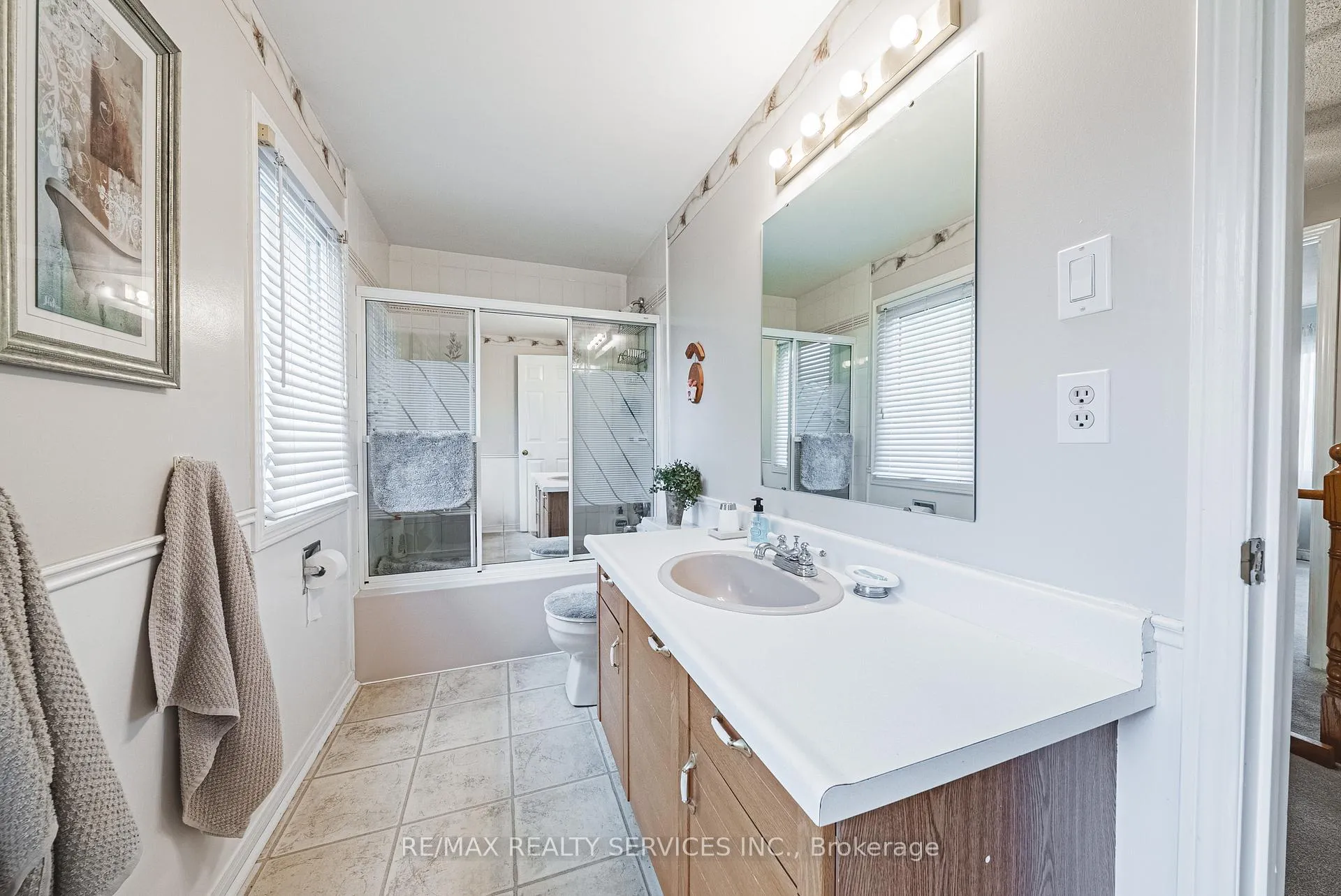 Photo 14 of 17 Cox Crescent, Brampton, Northwood Park — HOMEH