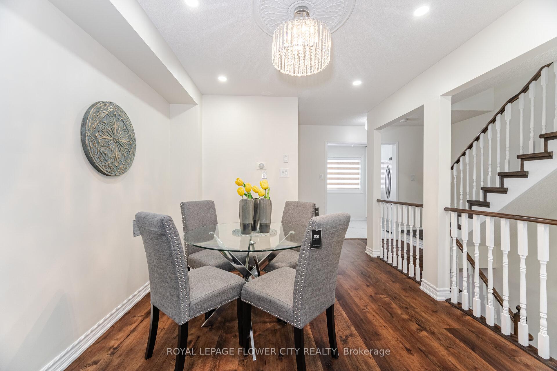 Photo 11 of 97 Lucena Crescent, Vaughan, Maple — HOMEH
