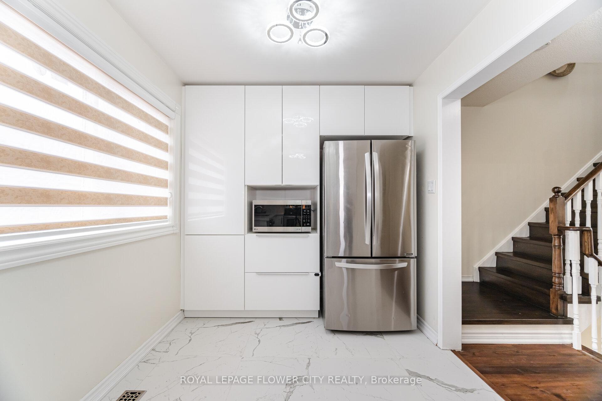 Photo 16 of 97 Lucena Crescent, Vaughan, Maple — HOMEH
