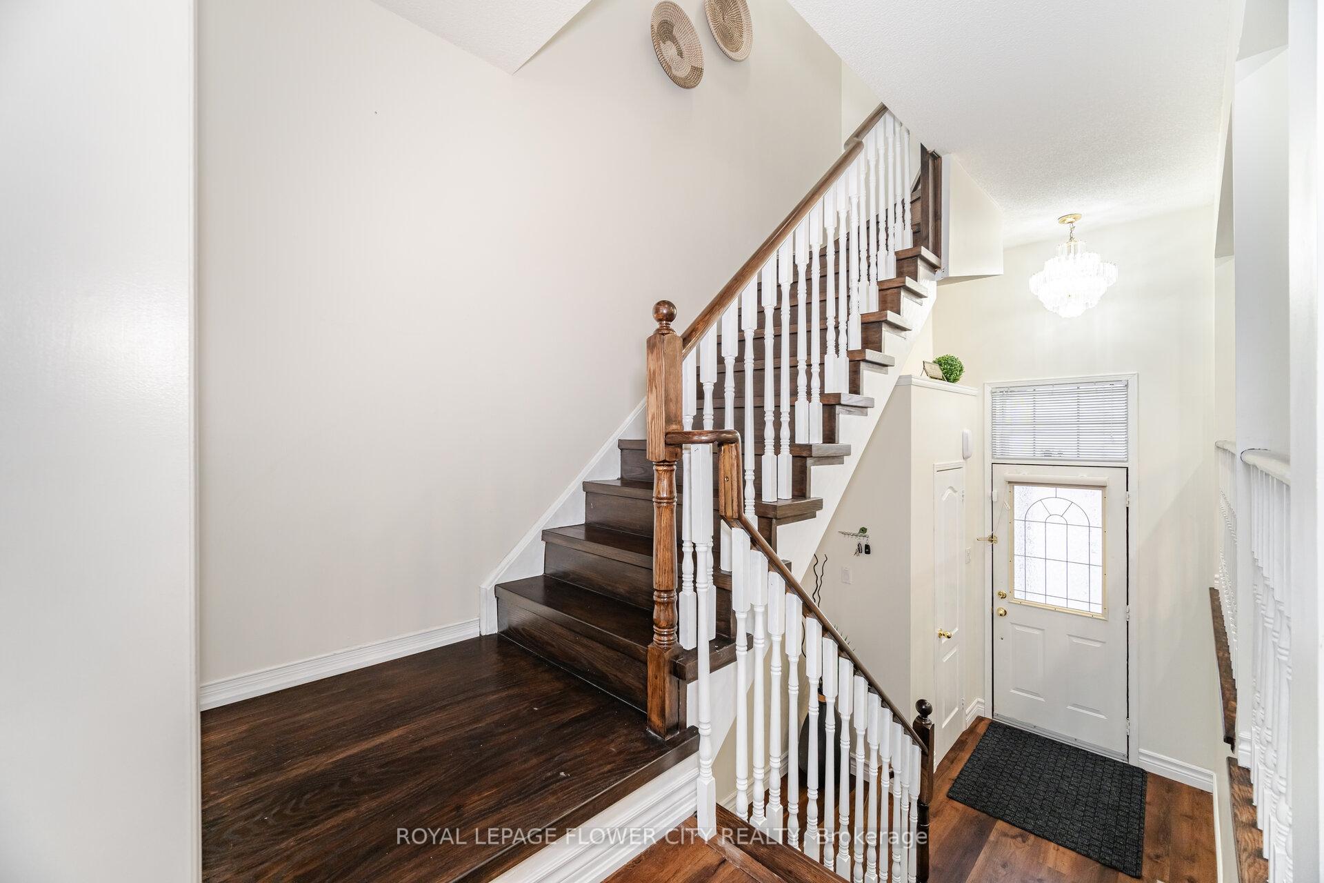 Photo 41 of 97 Lucena Crescent, Vaughan, Maple — HOMEH