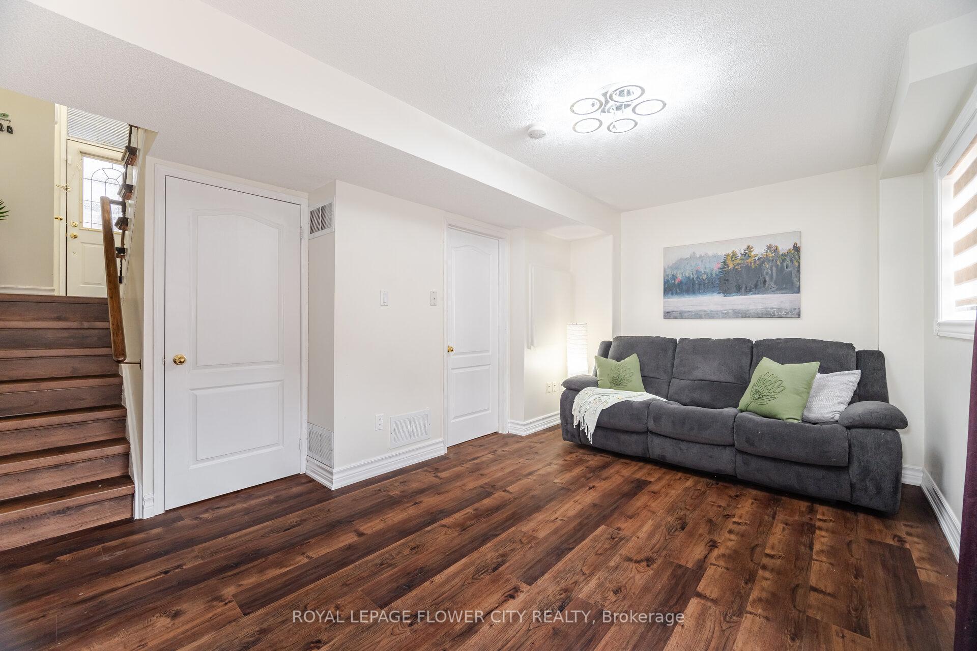 Photo 54 of 97 Lucena Crescent, Vaughan, Maple — HOMEH