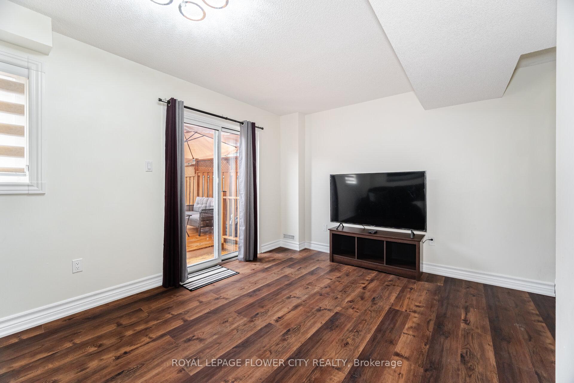 Photo 56 of 97 Lucena Crescent, Vaughan, Maple — HOMEH
