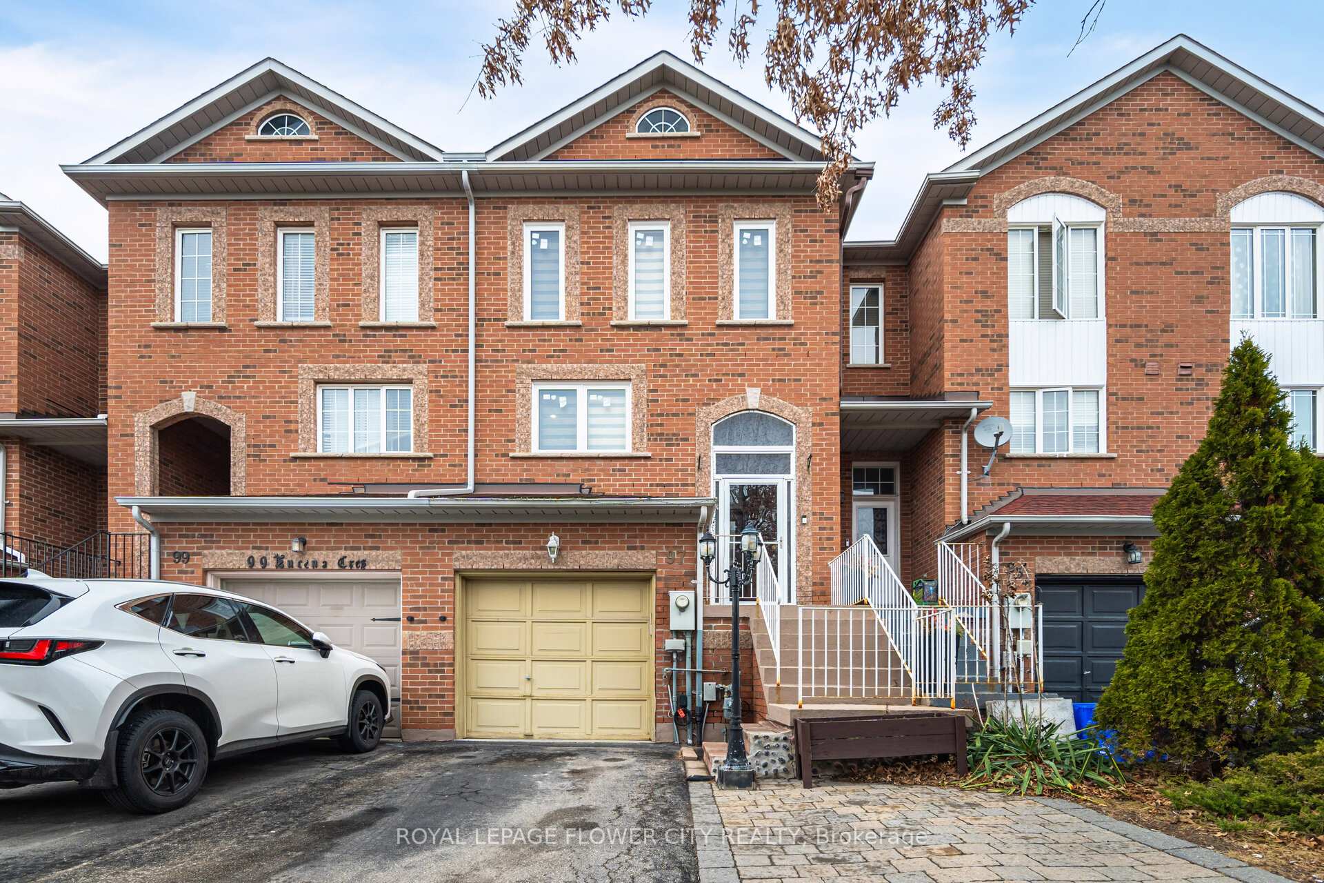 Photo 2 of 97 Lucena Crescent, Vaughan, Maple — HOMEH