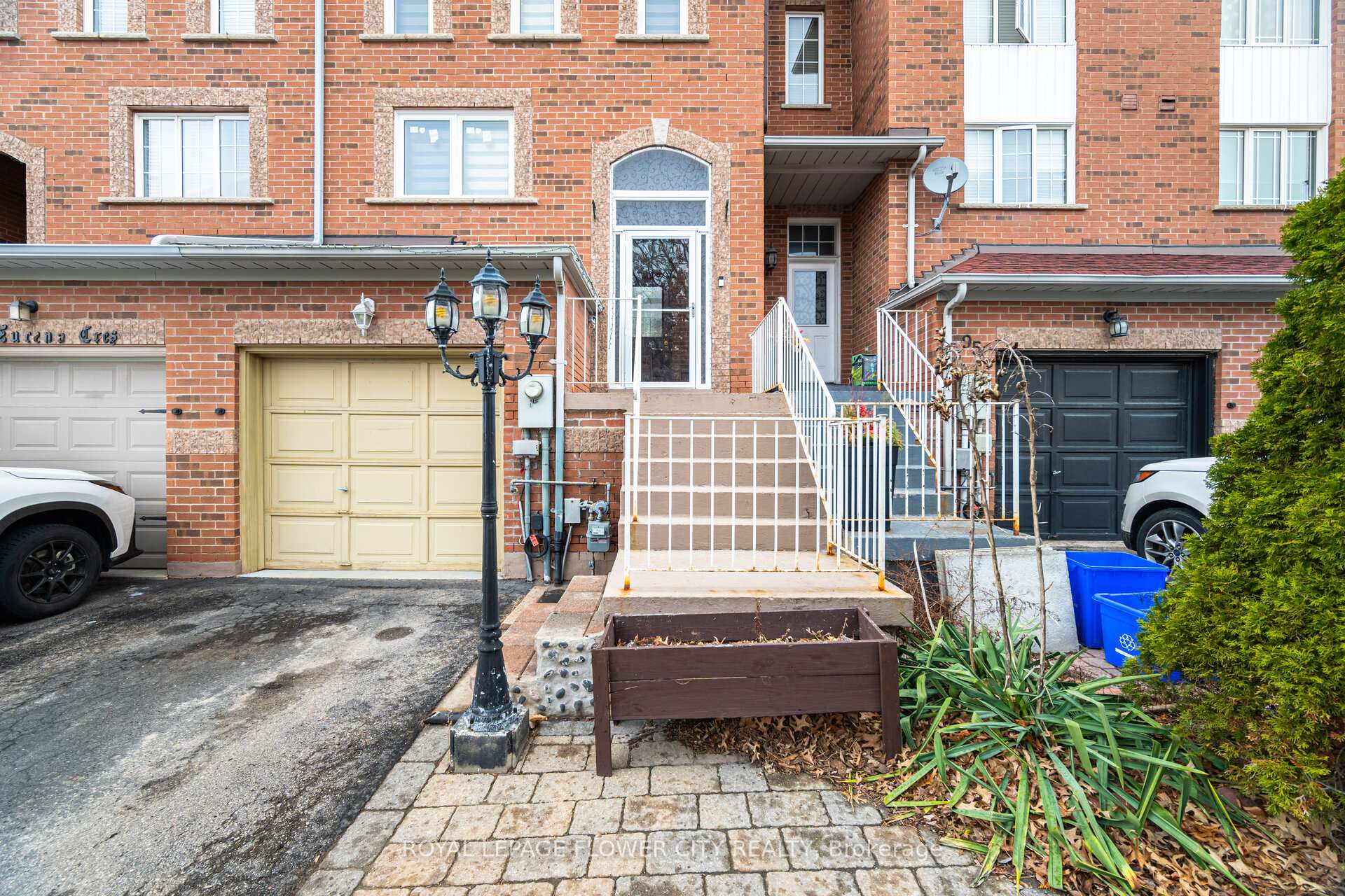 Photo 23 of 97 Lucena Crescent, Vaughan, Maple — HOMEH