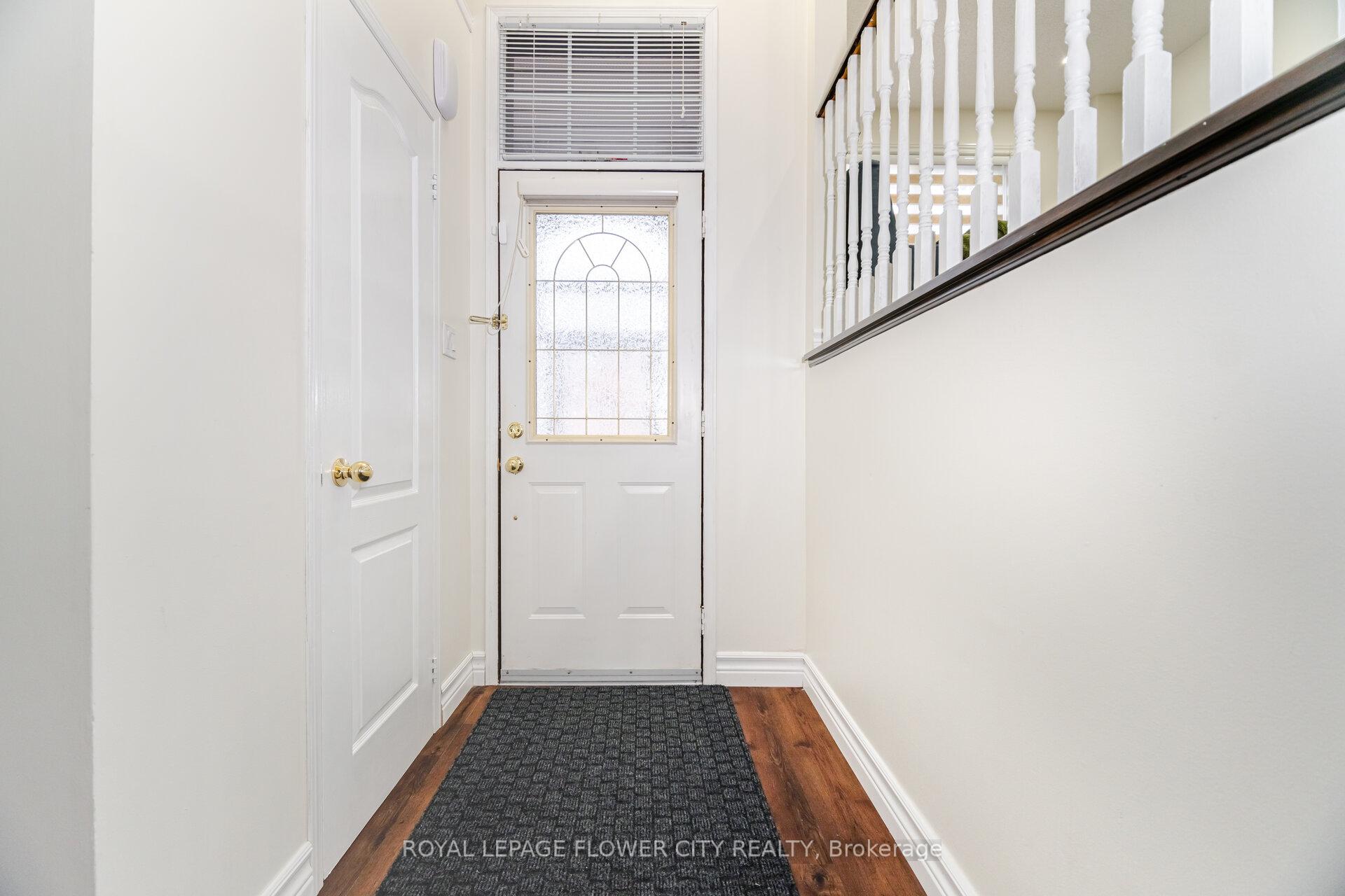 Photo 25 of 97 Lucena Crescent, Vaughan, Maple — HOMEH