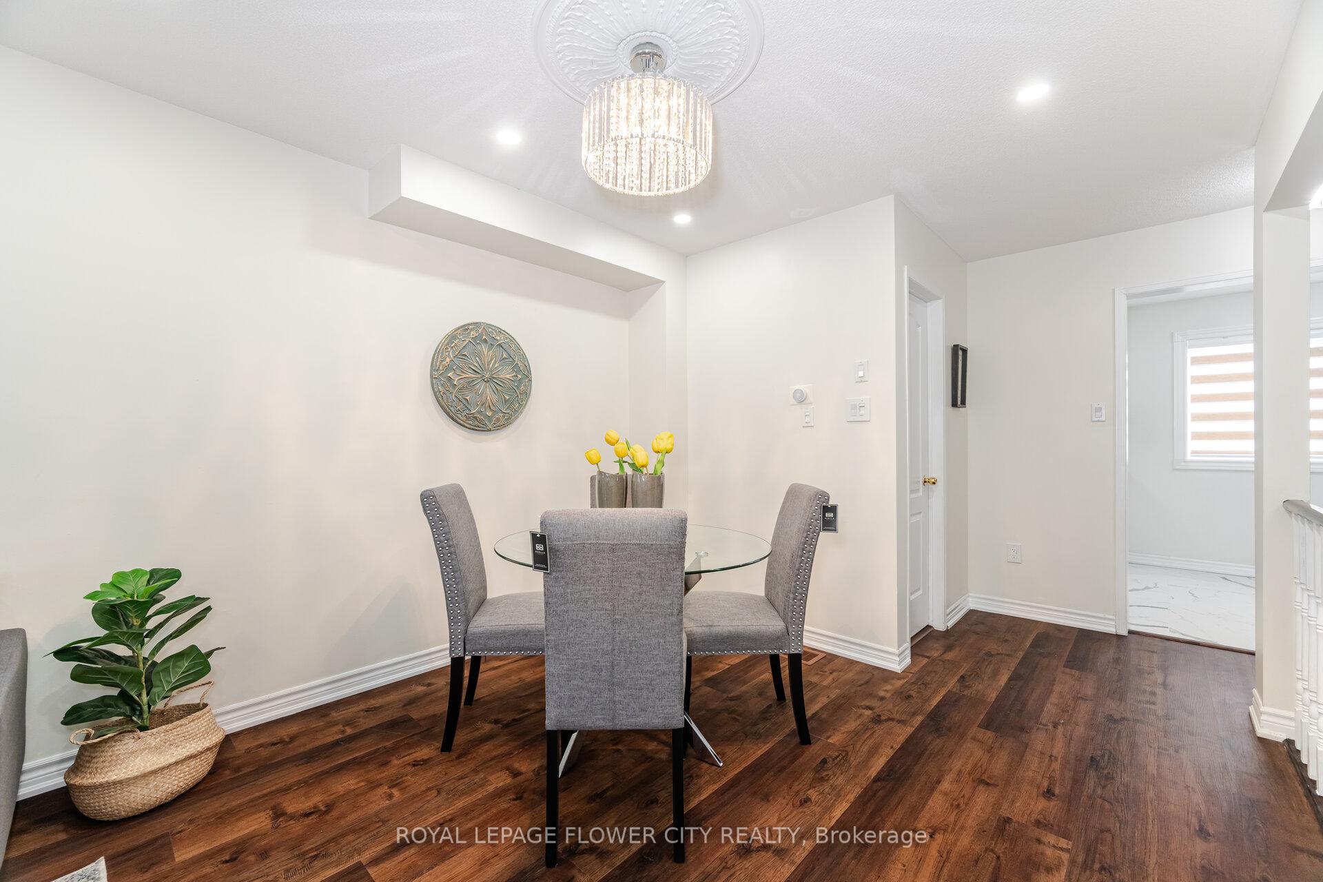 Photo 29 of 97 Lucena Crescent, Vaughan, Maple — HOMEH